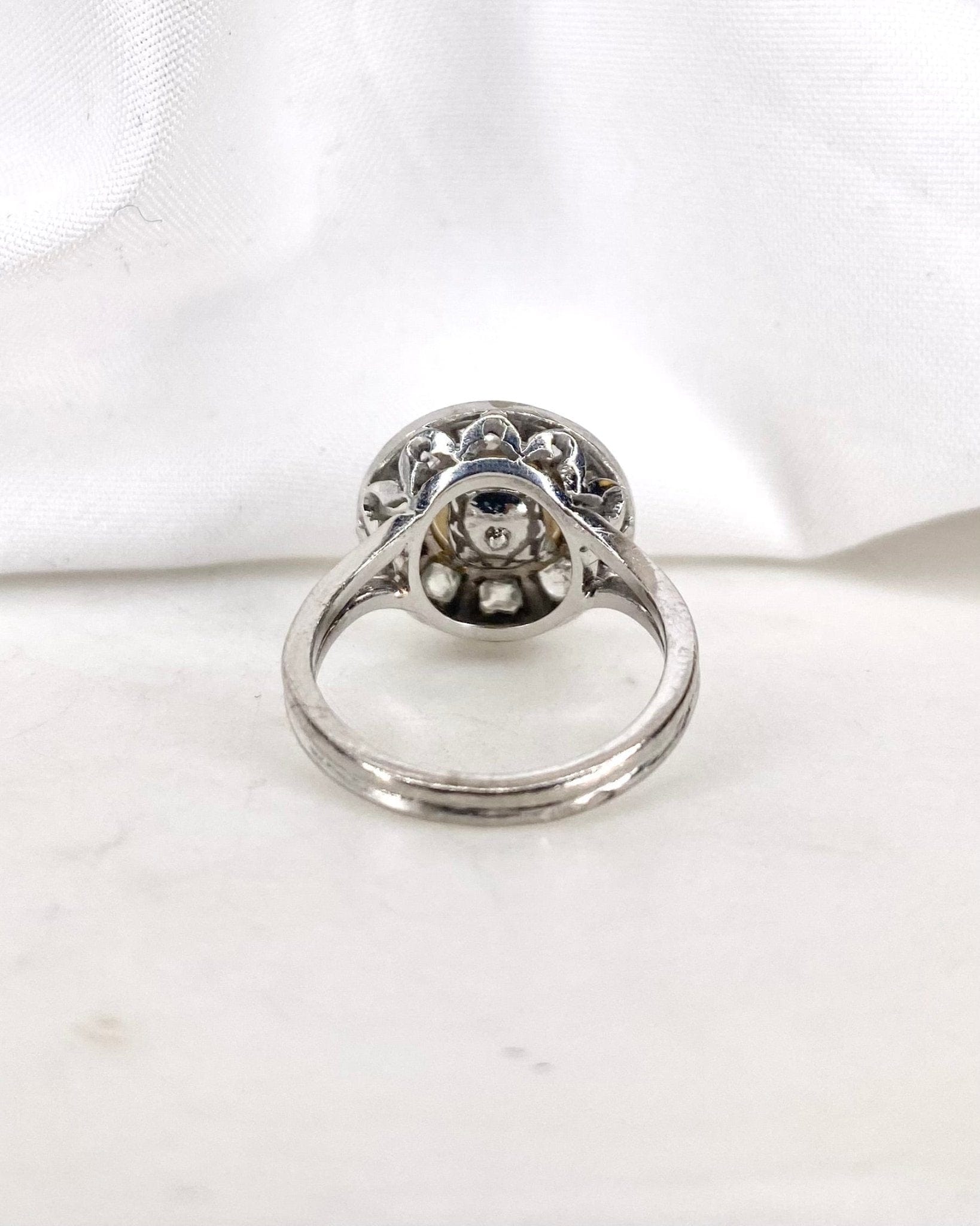 Bague Marguerite Art Déco Diamants 0.40 carat & Perle "Elina" - Elliade Paris