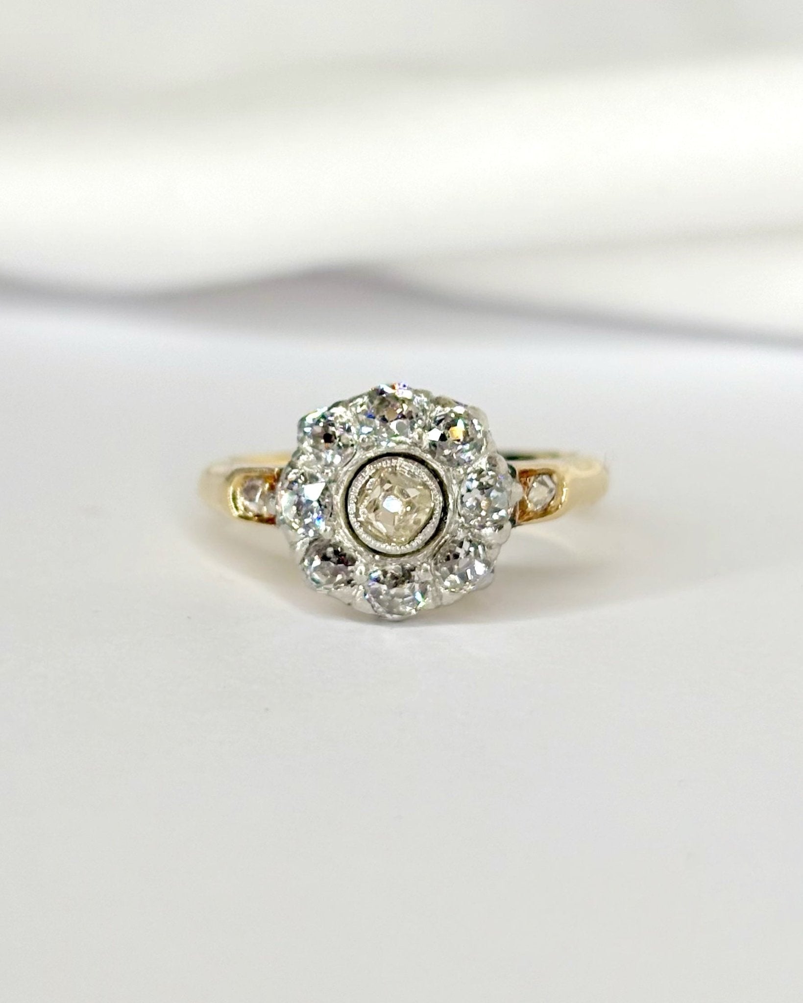 Bague Marguerite Art Déco Diamants 0.65 carat "Gladys" - Elliade Paris