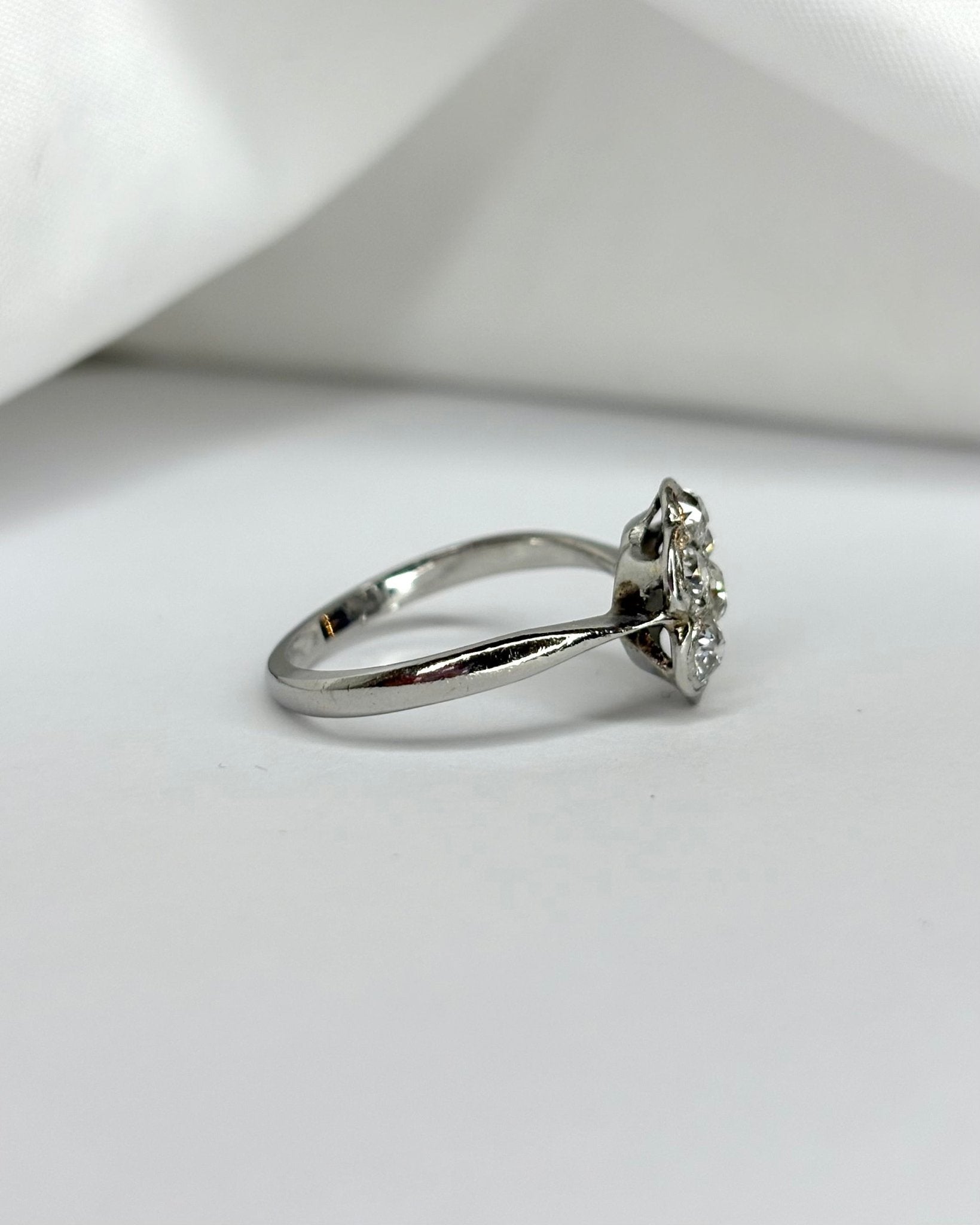 Bague Marguerite Art Déco Diamants 0.70 carat "Anouck" - Elliade Paris