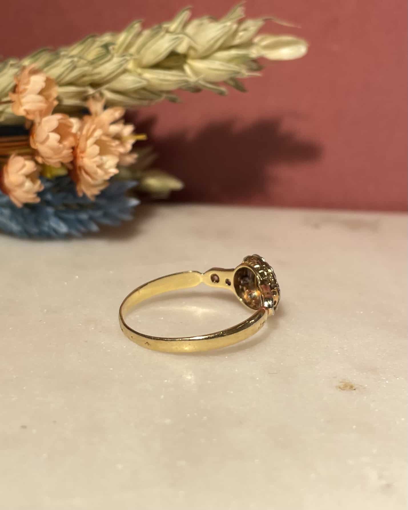 Bague Marguerite Art - Déco Émeraude 0.10 Carat & Diamants "Augustine" - Elliade Paris