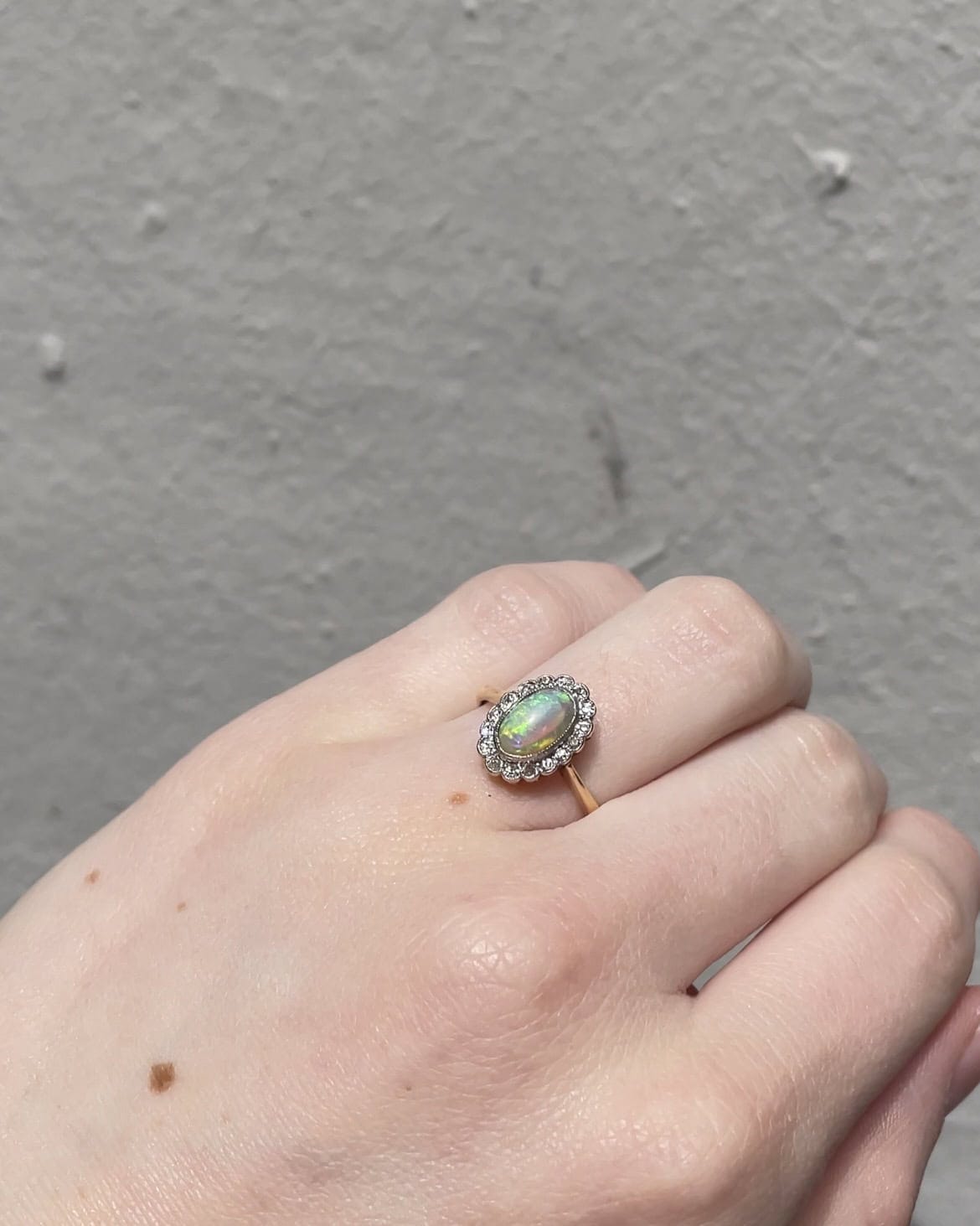 Bague Marguerite Art - Déco Opales & diamants "Yolande" - Elliade Paris