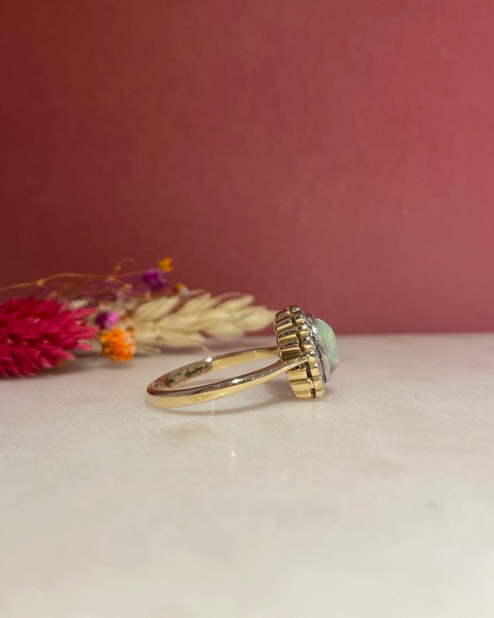 Bague Marguerite Art - Déco Opales & diamants "Yolande" - Elliade Paris