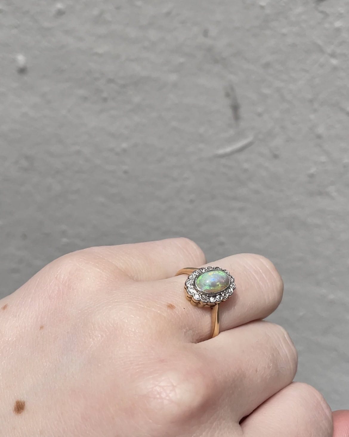 Bague Marguerite Art - Déco Opales & diamants "Yolande" - Elliade Paris