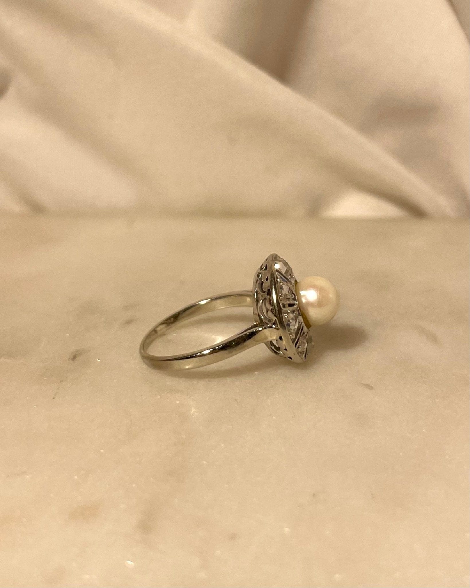 Bague Marguerite Art - Déco Perle & Diamants "Indigo" - Elliade Paris