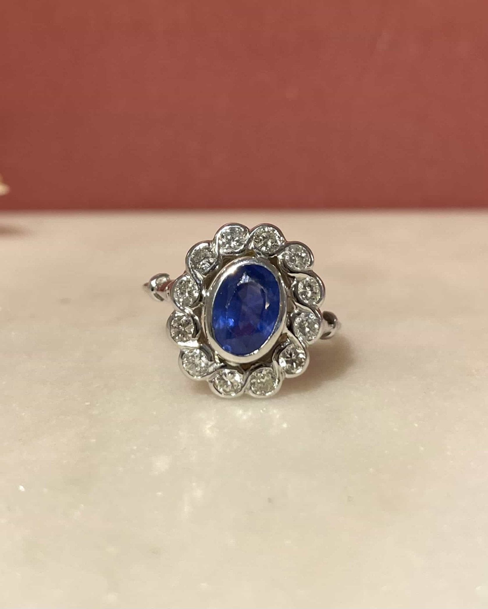 Bague Marguerite Art - Déco Saphir 1.25 carat & diamants “Alicia” - Elliade Paris