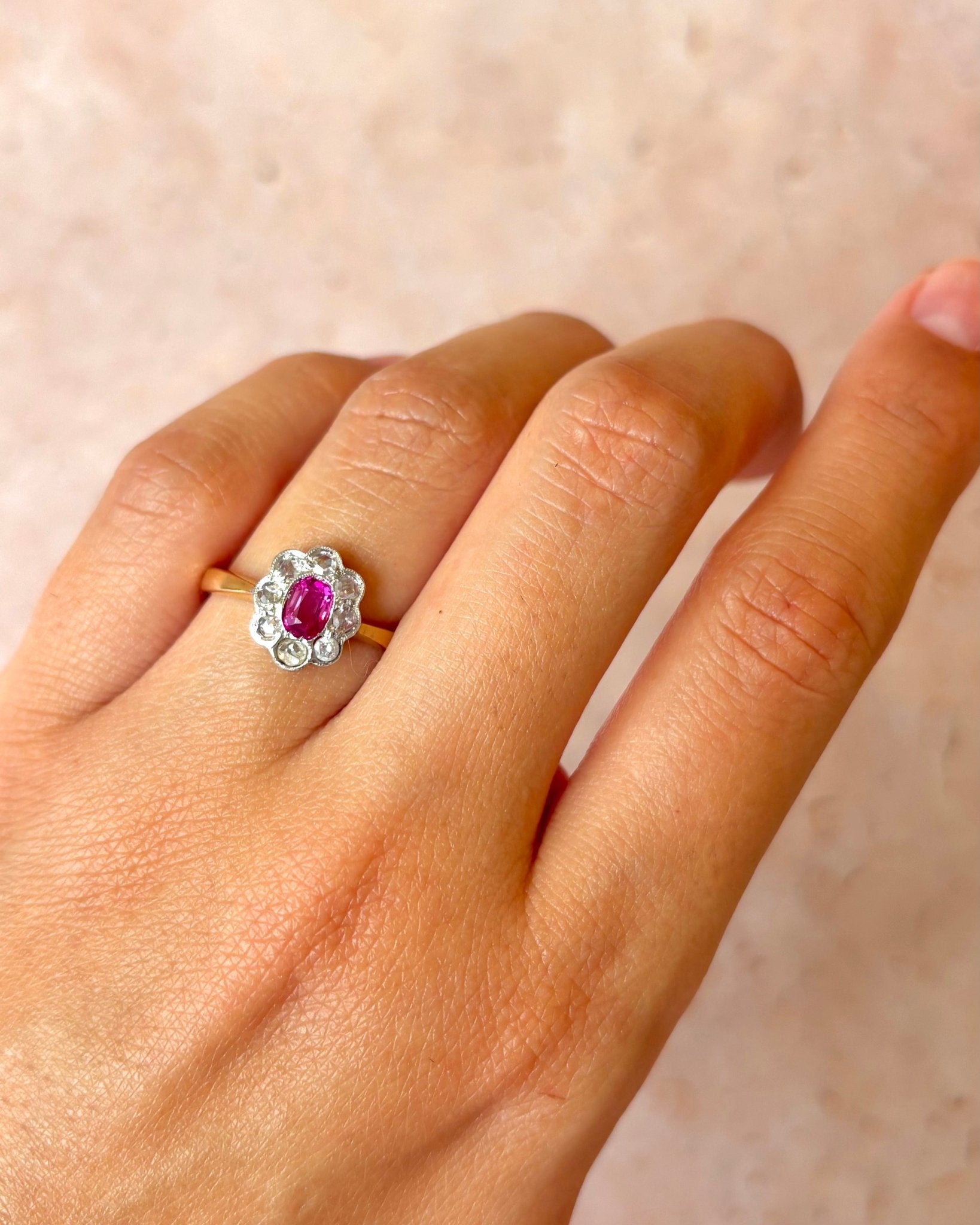 Bague Marguerite Art-Déco Saphir Rose 0.40 carat & Diamants 0.24 carat "Naia" - Elliade Paris