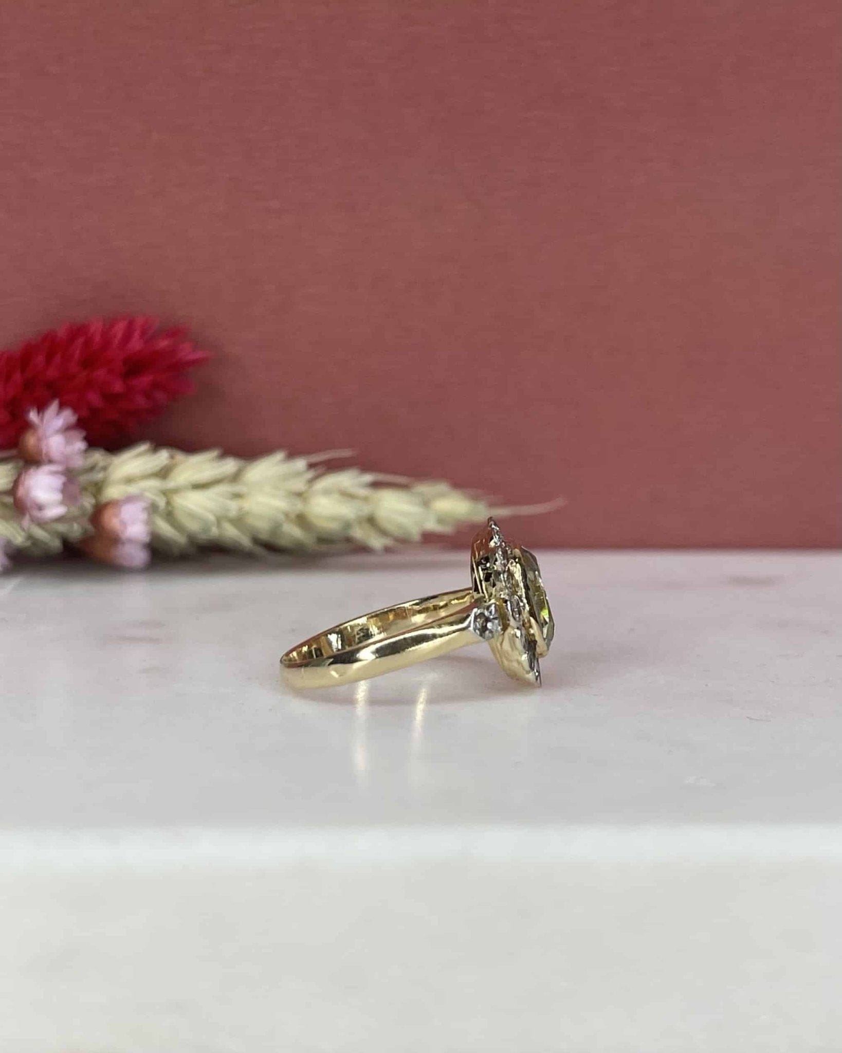 Bague Marguerite Art - Déco Topaze 2.10 carats & 18 Diamants "Willow" - Elliade Paris