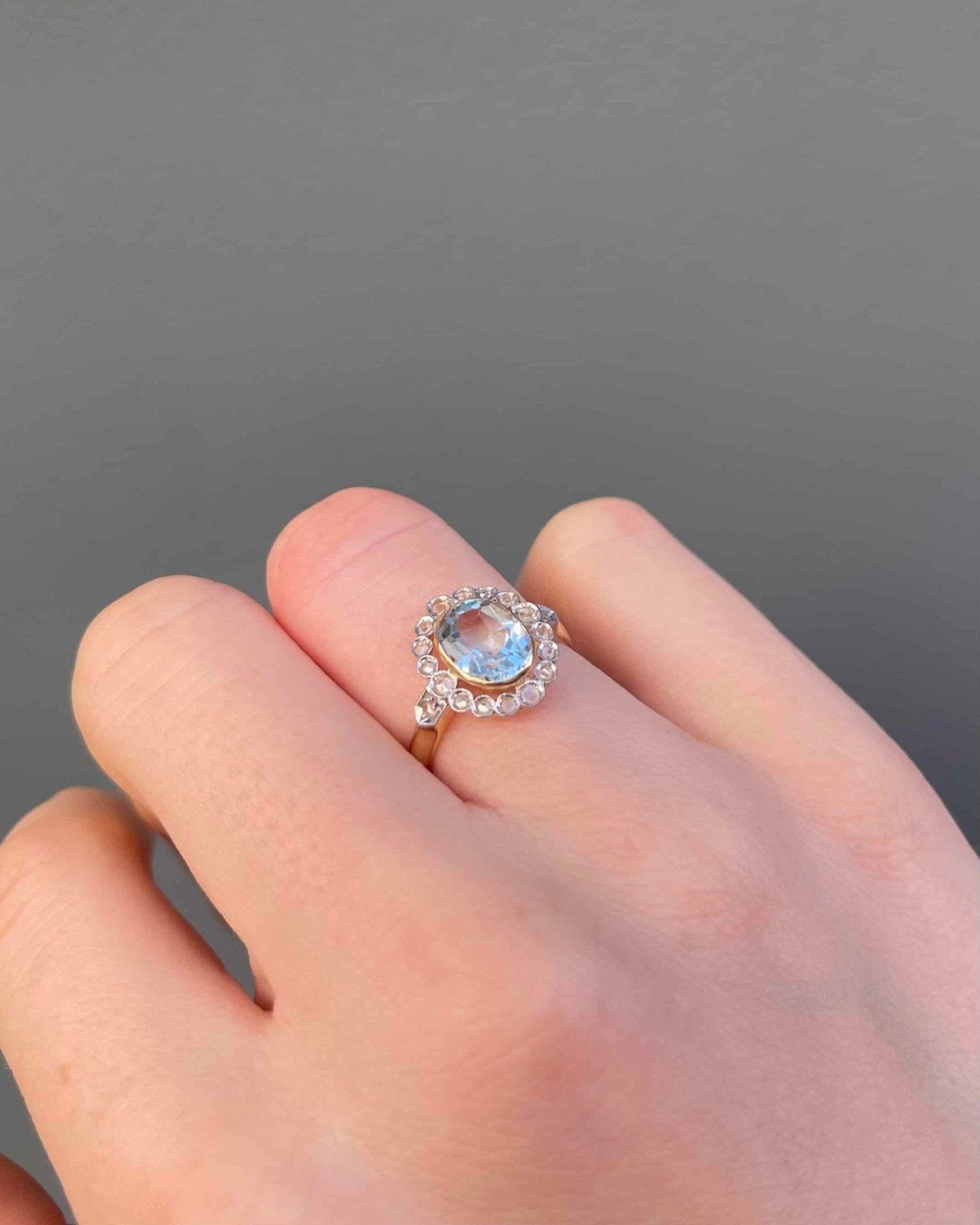 Bague Marguerite Art - Déco Topaze 2.10 carats & 18 Diamants "Willow" - Elliade Paris