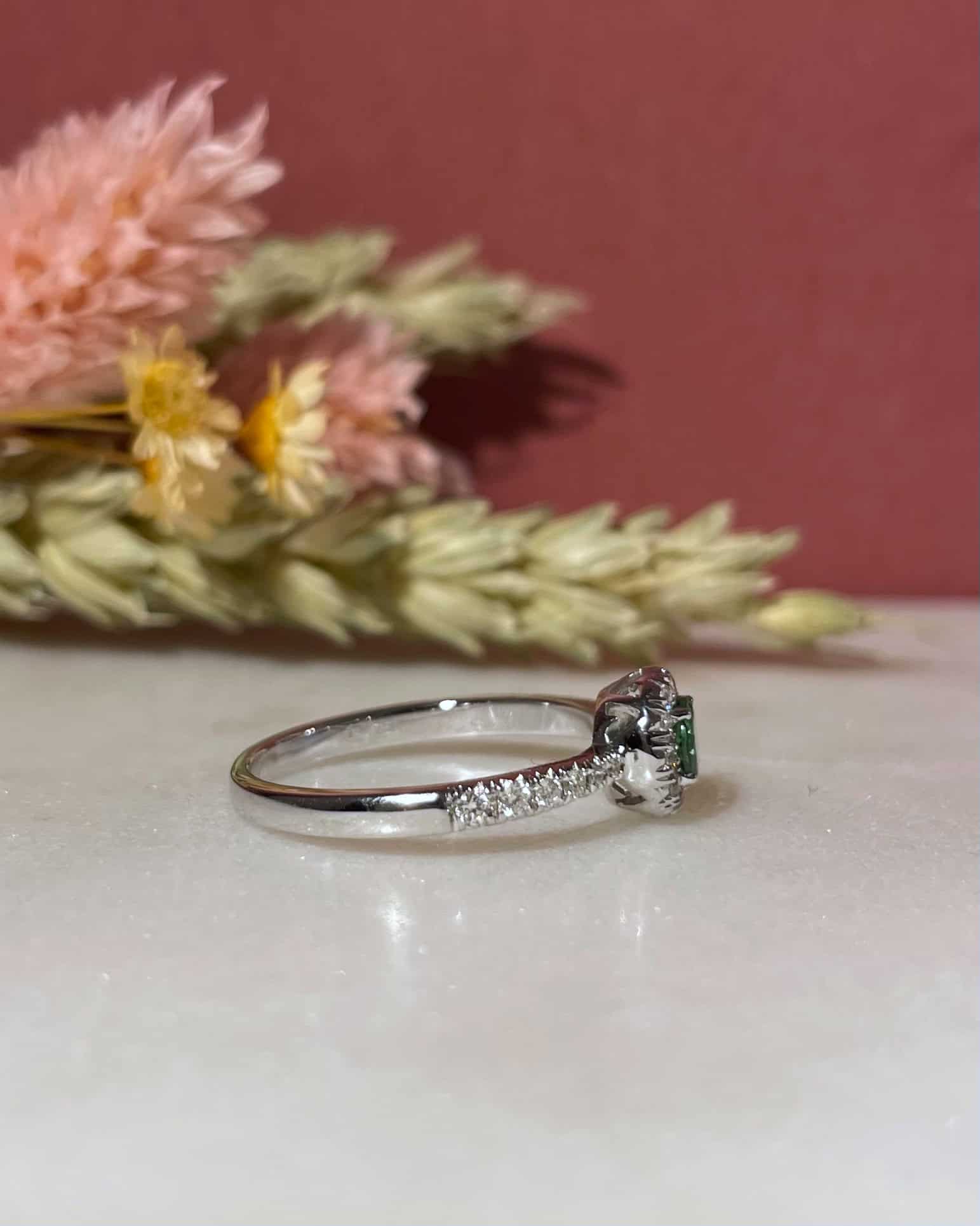 Bague Marguerite "Camille" Grenat Tsavorite & 26 Diamants - Elliade Paris