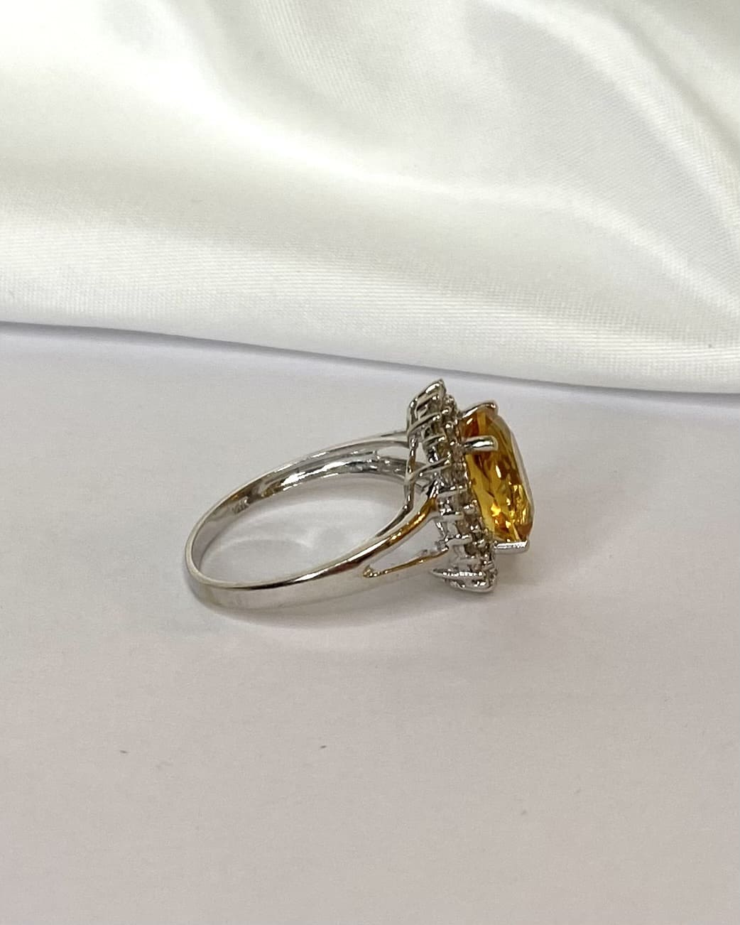 Bague Marguerite Citrine 2.84 carats & 48 Diamants "Sol" - Elliade Paris