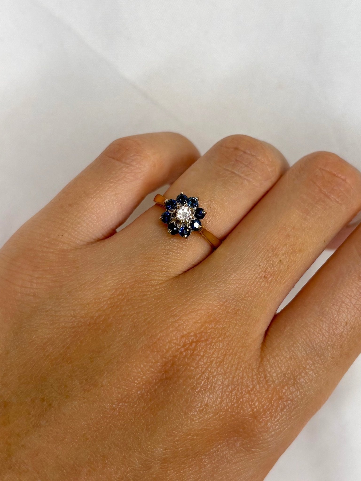 Bague Marguerite Diamant & 8 Saphirs "Julie" - Elliade Paris