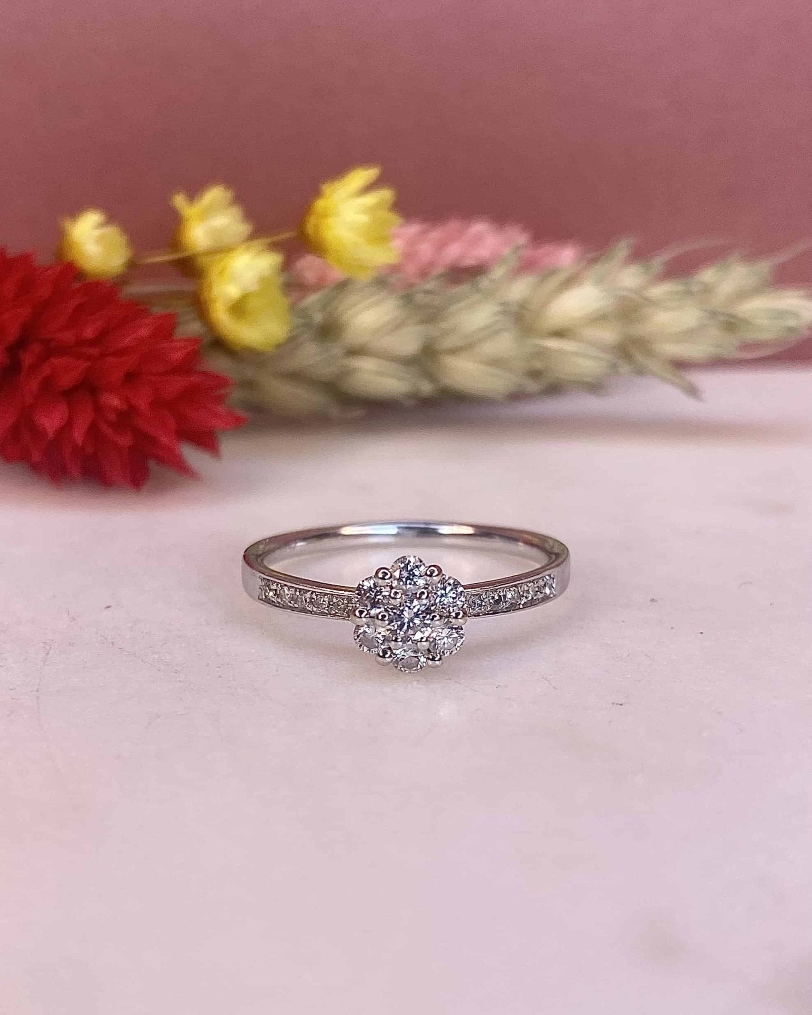 Bague Marguerite Diamants 0.37 carat "Alicia" - Elliade Paris