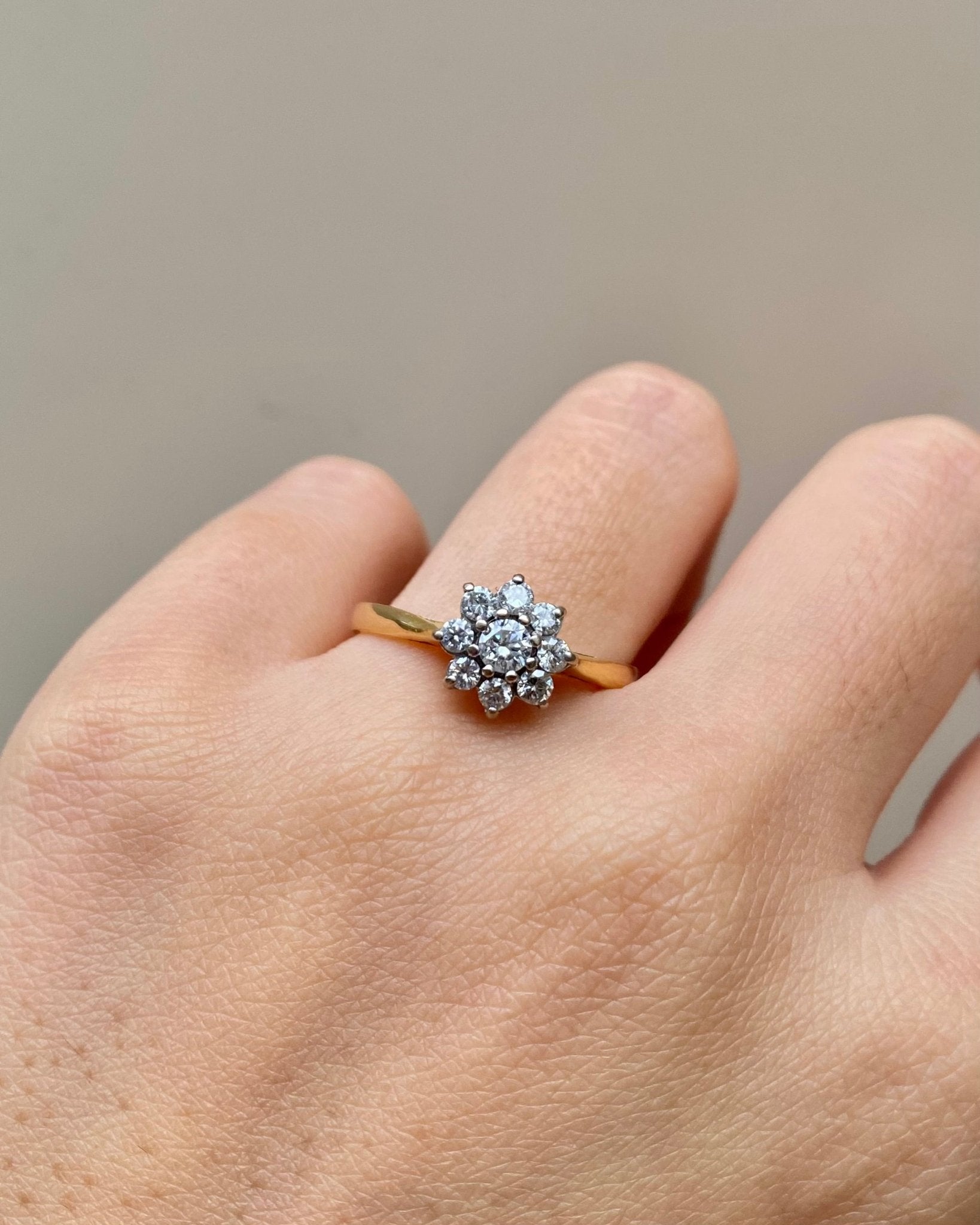 Bague Marguerite Diamants 0.47 carat "Oriane" - Elliade Paris