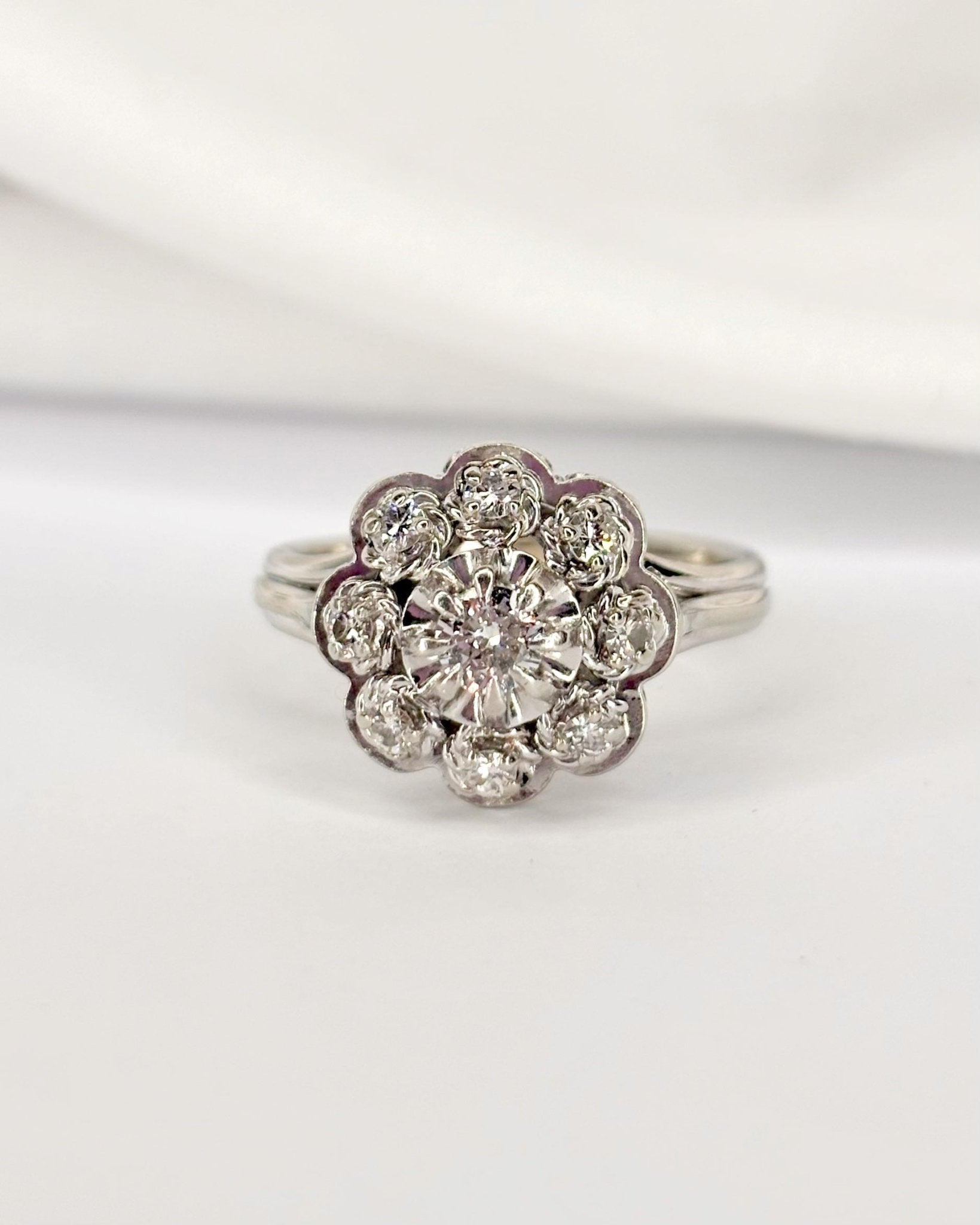 Bague Marguerite Diamants 0.49 carat "Hannah" - Elliade Paris