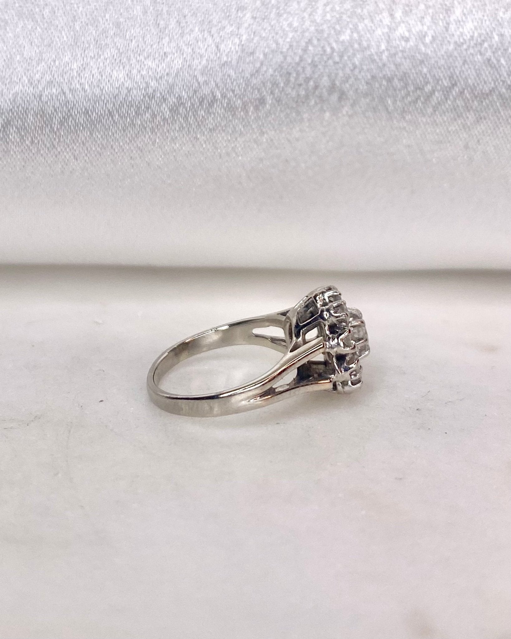 Bague Marguerite Diamants 0.55 carat "Kelaya" - Elliade Paris