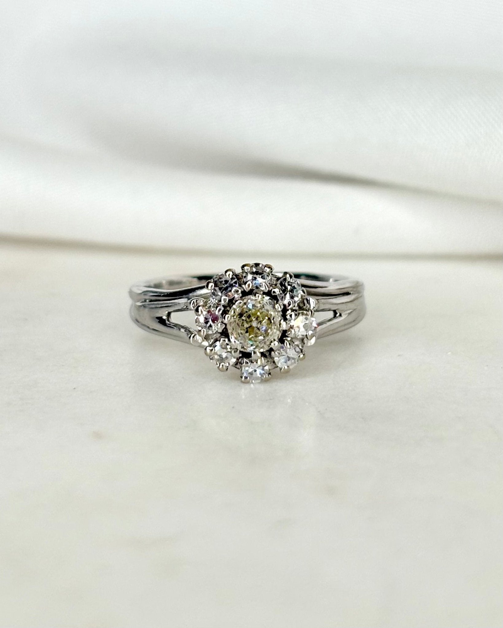 Bague Marguerite Diamants 0.58 carat "Vinciane" - Elliade Paris