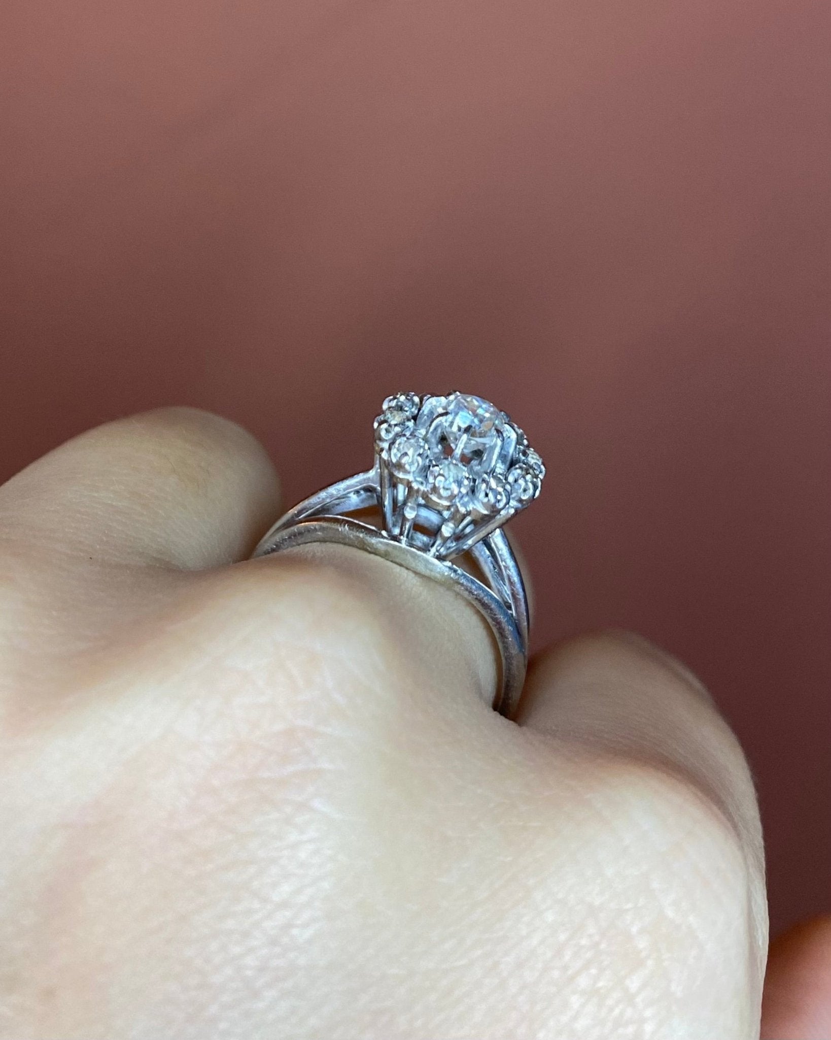 Bague Marguerite Diamants 0.64 carat "Laura" - Elliade Paris