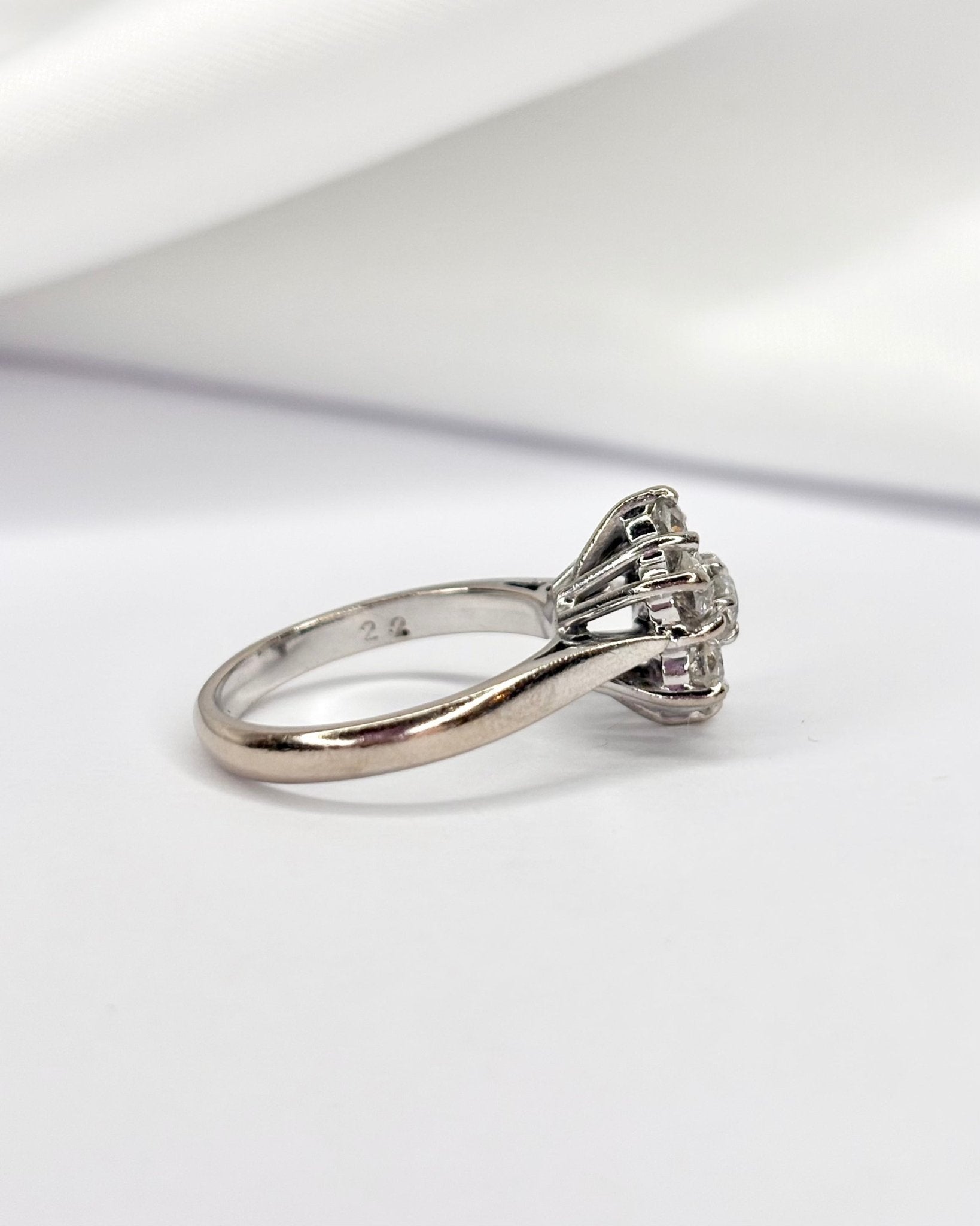 Bague Marguerite Diamants 0.70 carat "Corin" - Elliade Paris