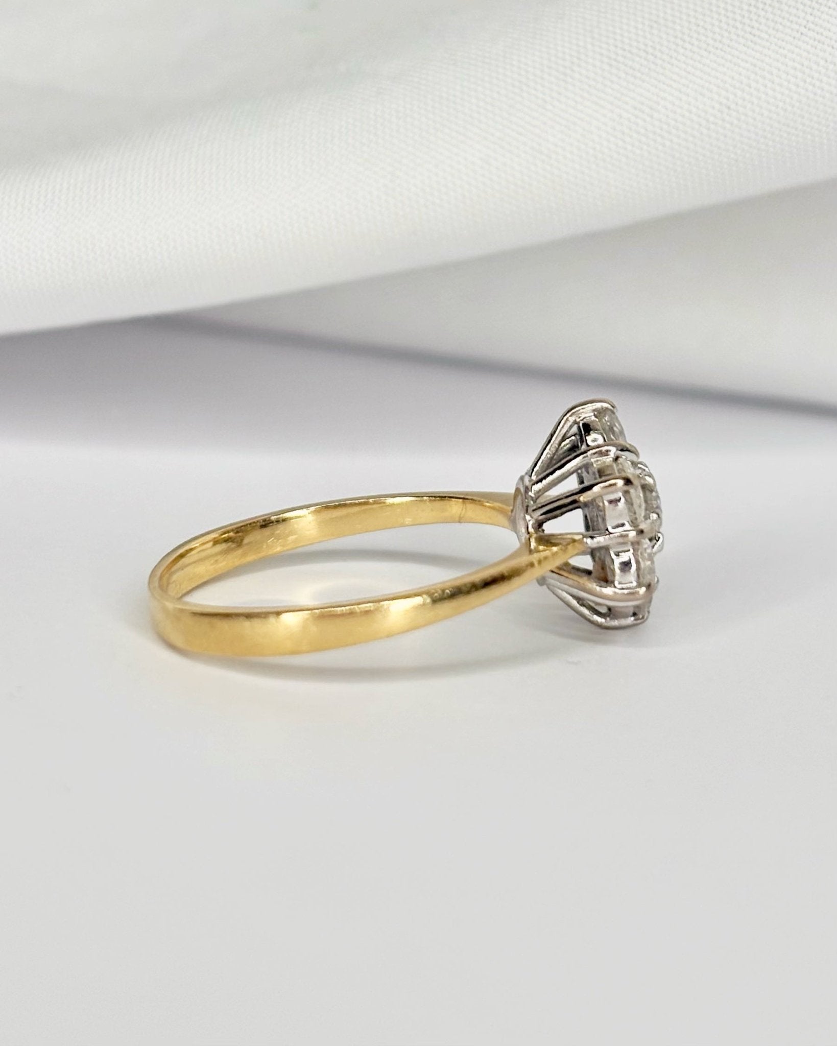 Bague Marguerite Diamants 0.76 carat "Helene" - Elliade Paris