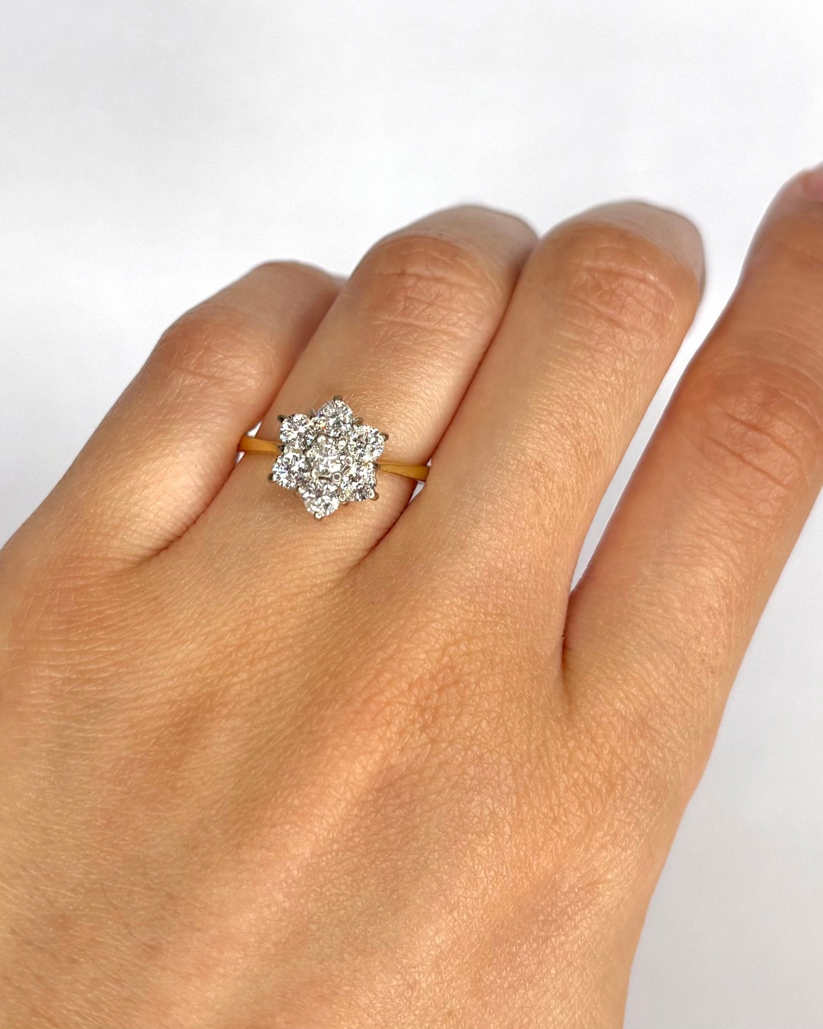 Bague Marguerite Diamants 0.76 carat "Helene" - Elliade Paris