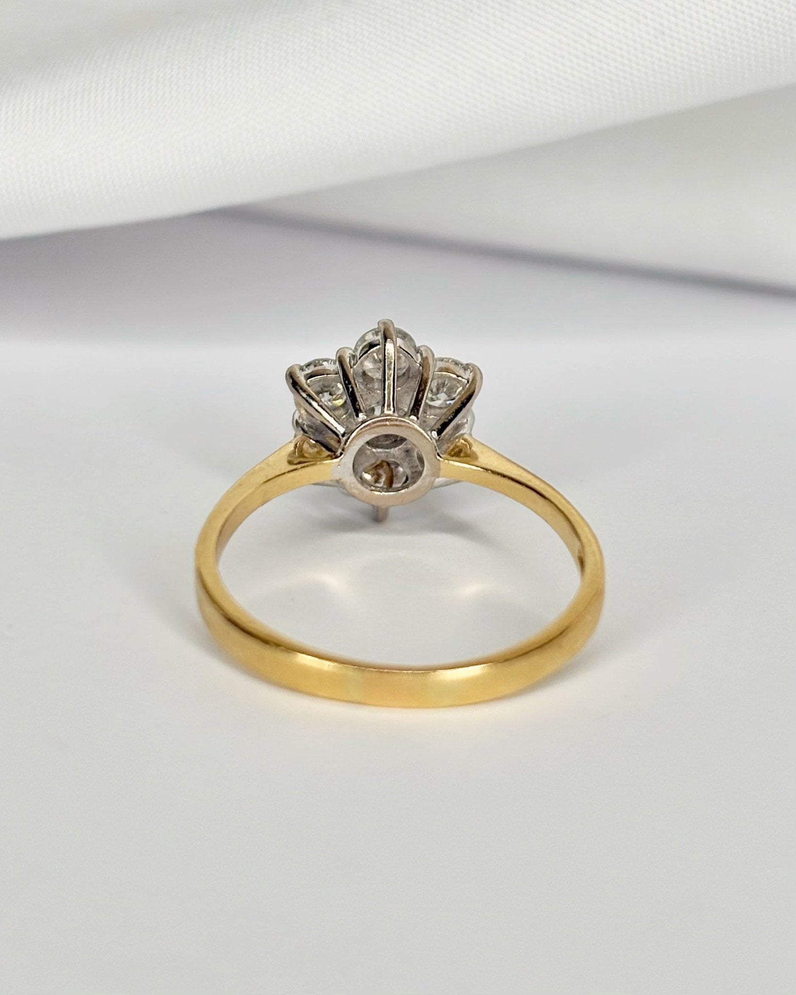 Bague Marguerite Diamants 0.76 carat "Helene" - Elliade Paris