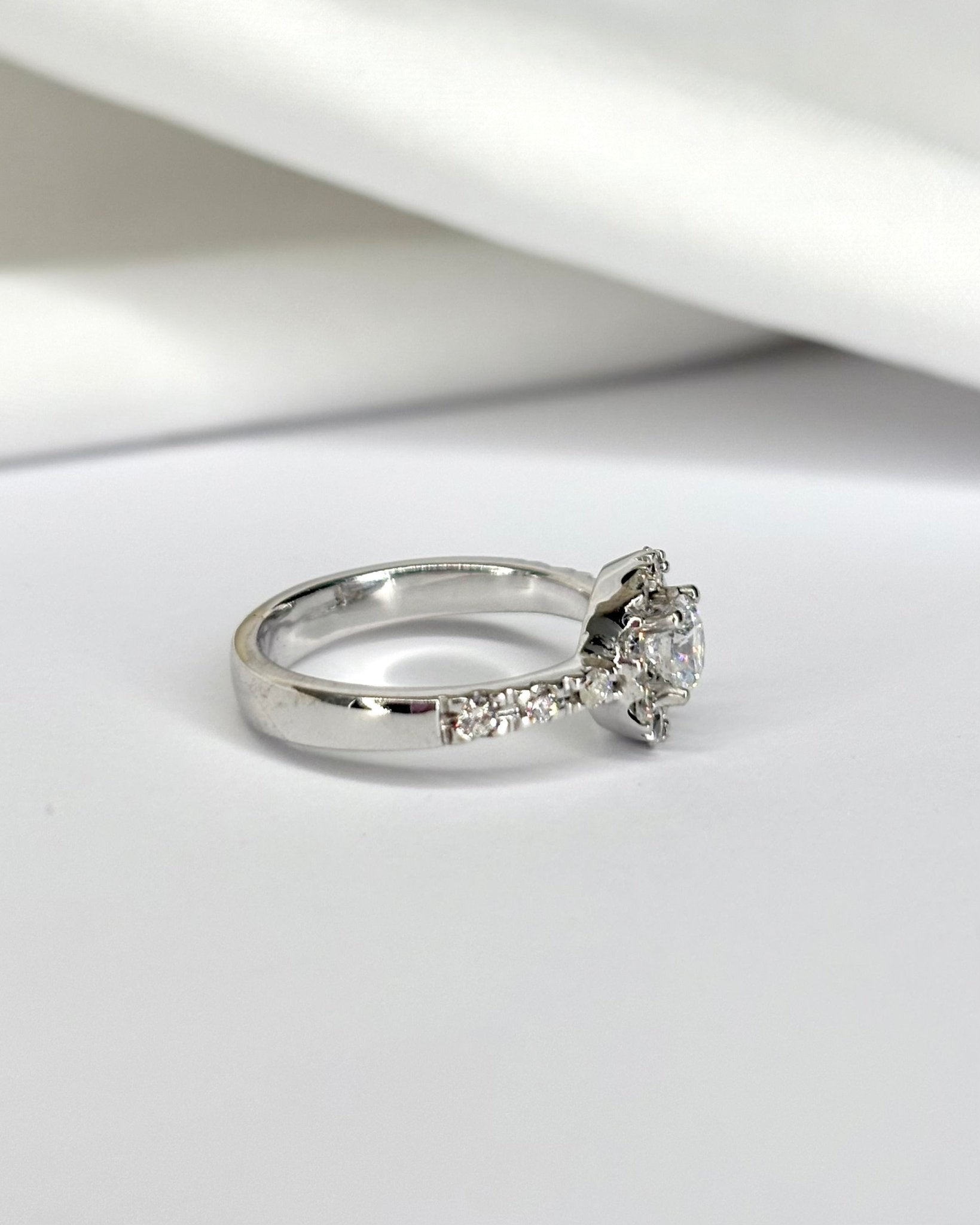 Bague Marguerite Diamants 0.80 carat "Veronica" - Elliade Paris