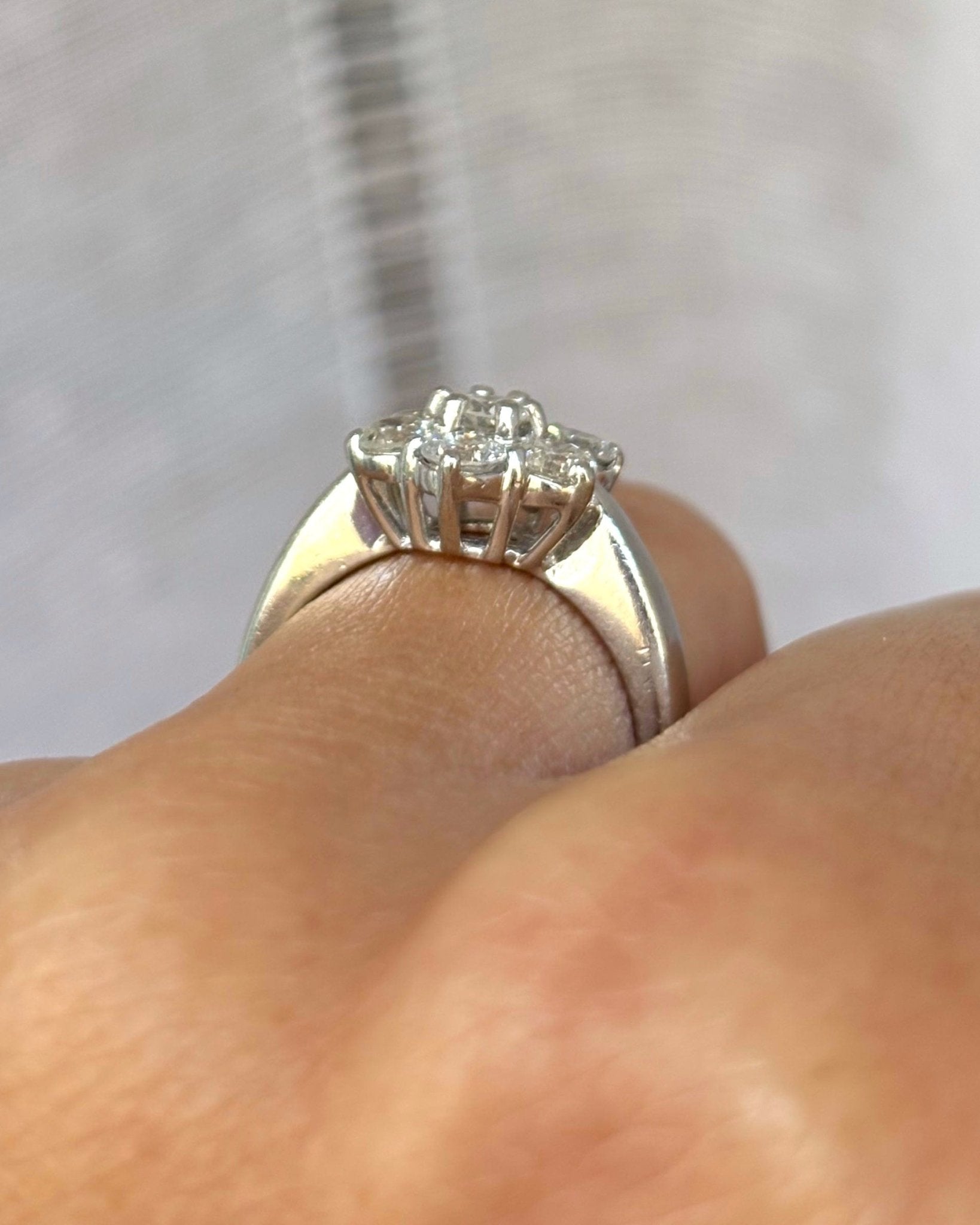 Bague Marguerite Diamants 0.87 carat "Mila" - Elliade Paris