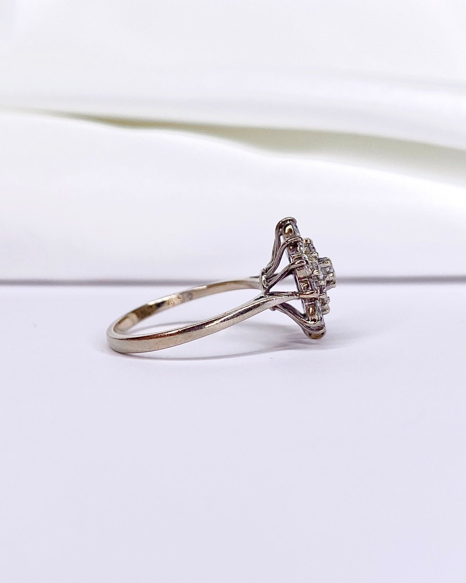 Bague Marguerite Diamants 1.33 carat "Soraya" - Elliade Paris