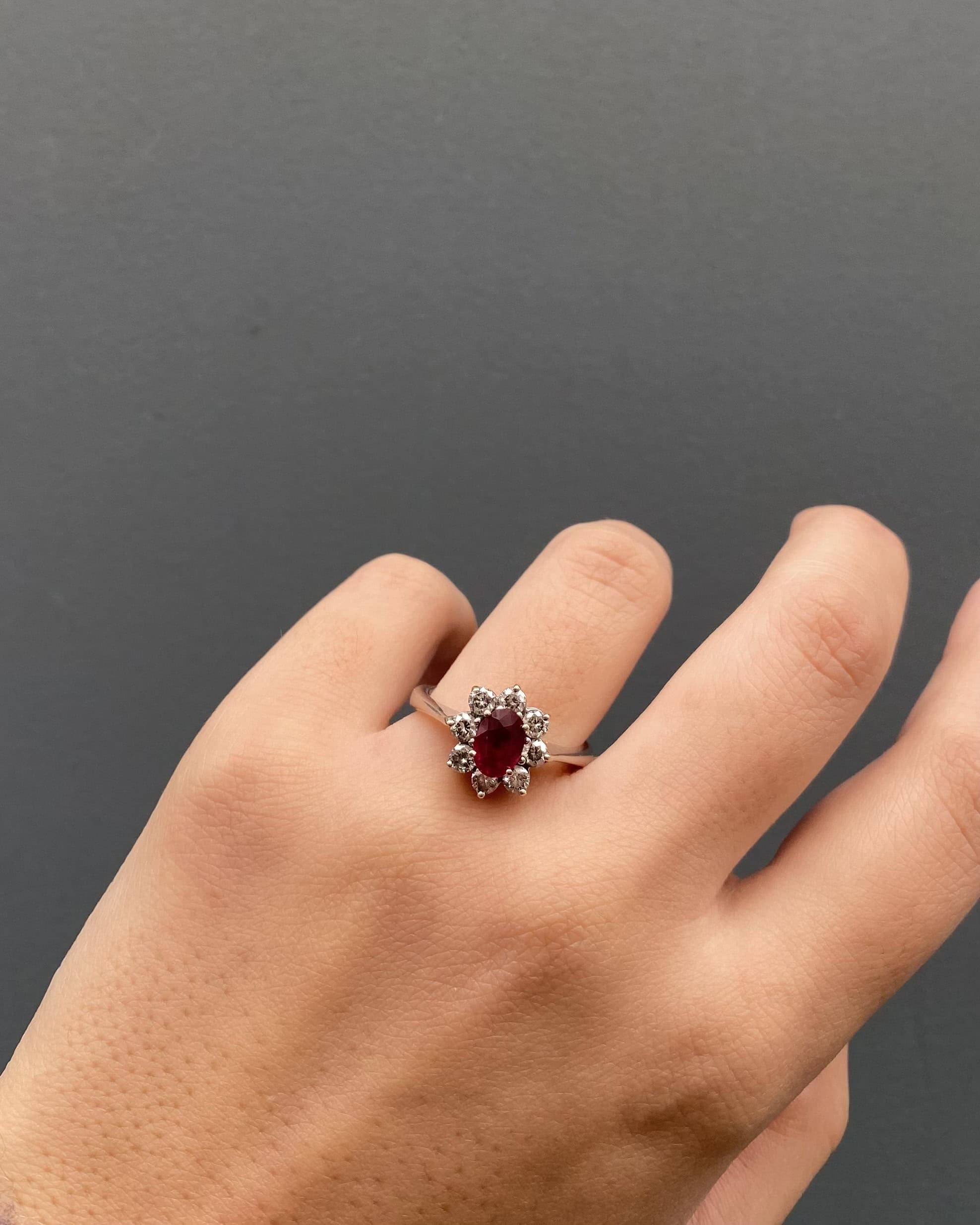 Bague Marguerite Grenat 1.50 carat & Diamants "Rosie" - Elliade Paris