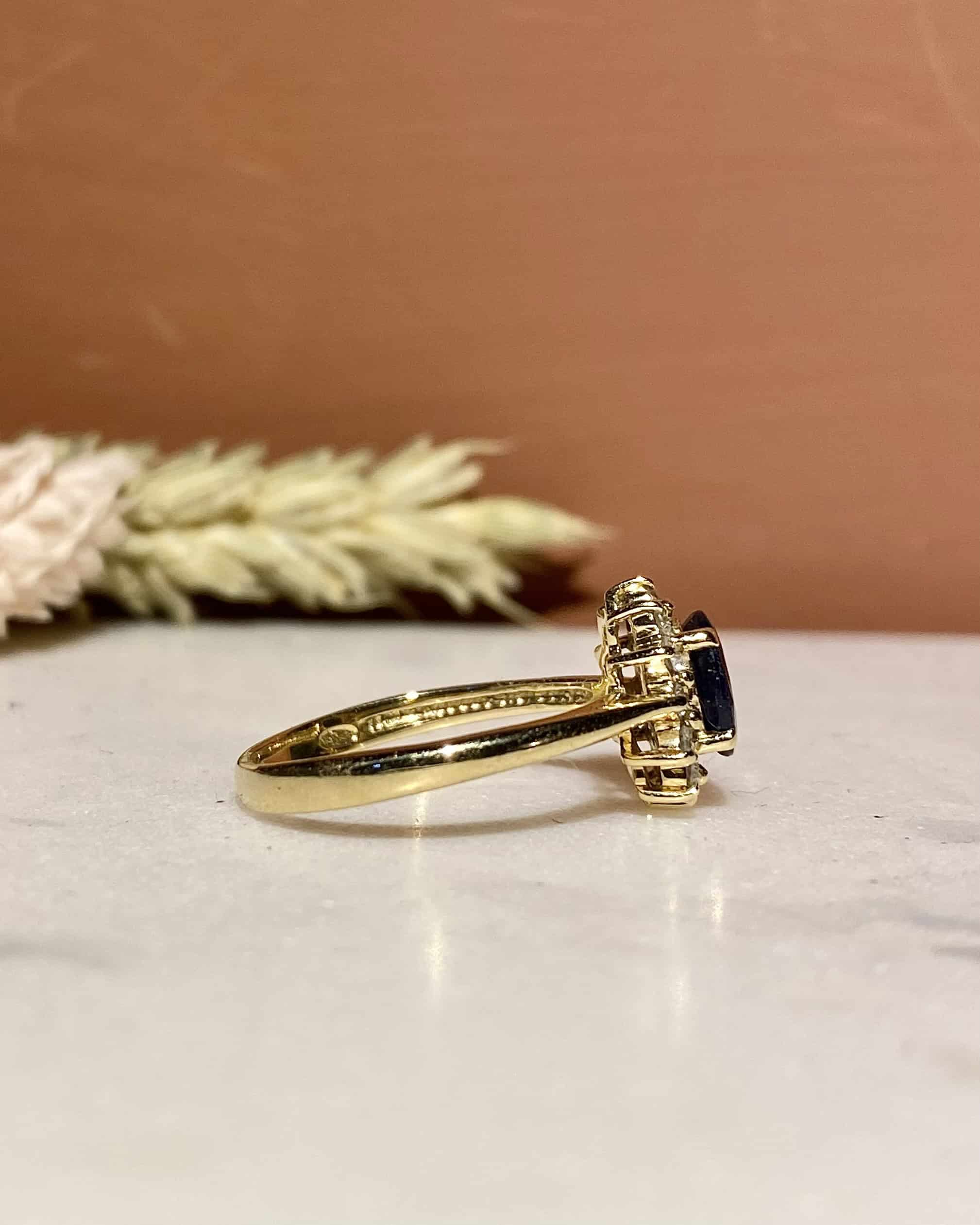 Bague Marguerite Saphir 0.90 Carat & Diamants "Monna" - Elliade Paris