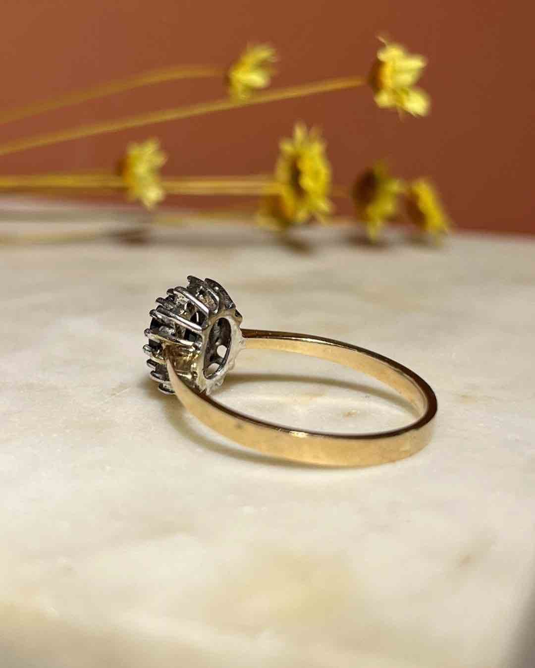Bague Marguerite diamants & saphir "Maelys" - Elliade Paris