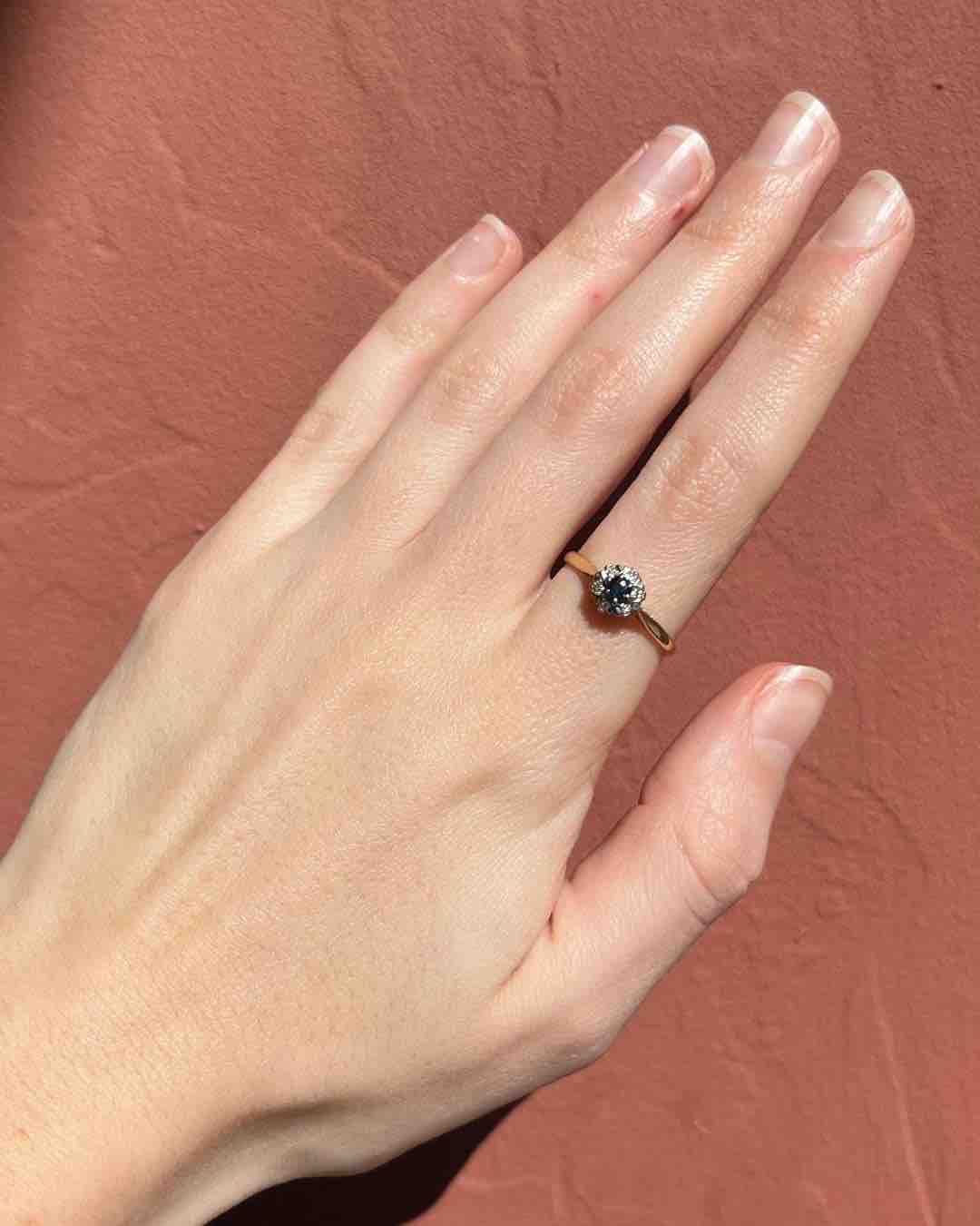 Bague Marguerite Diamants & Saphir "Mara" - Elliade Paris