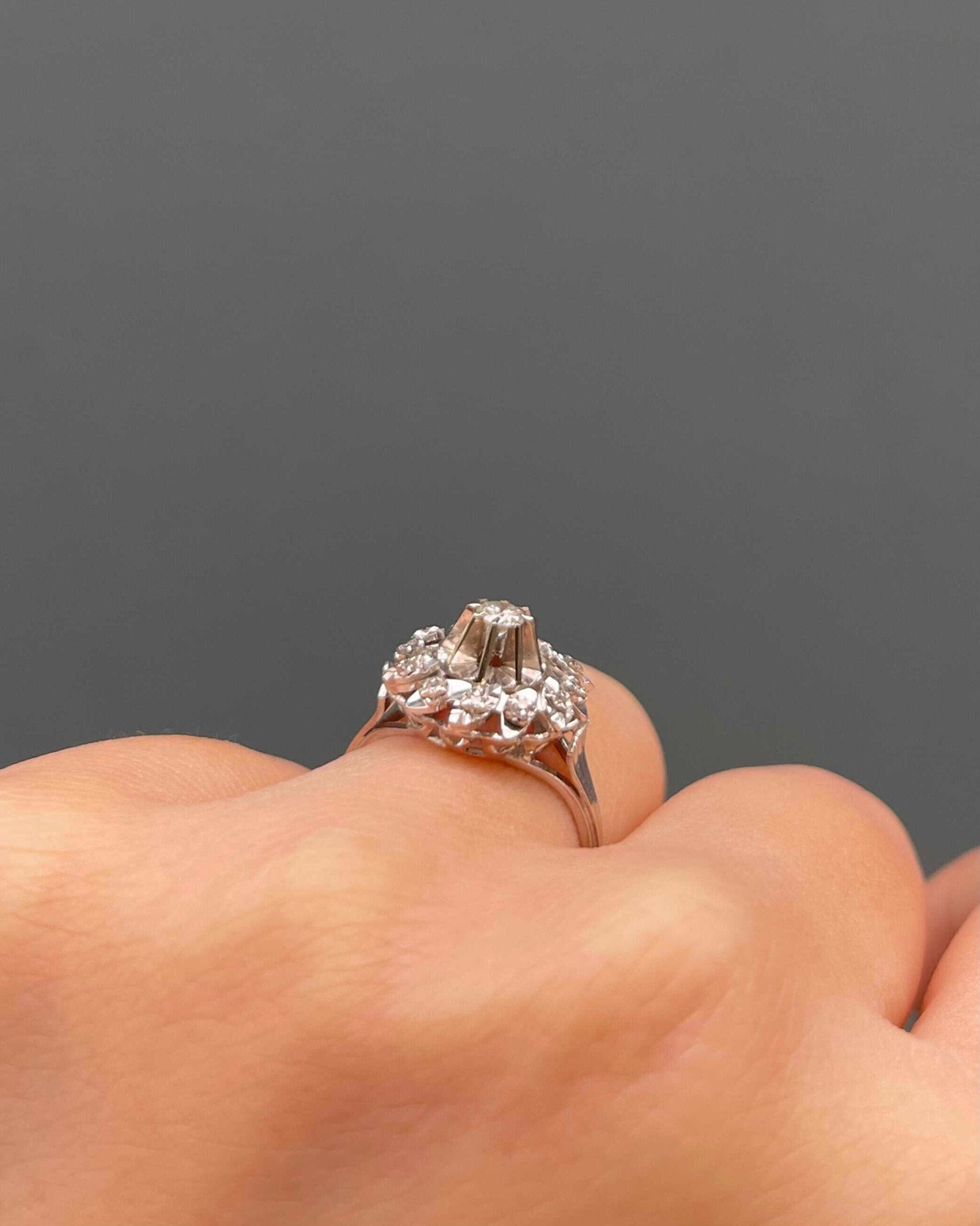Bague Vintage Marguerite 13 Diamants "Aliéna" - Elliade Paris