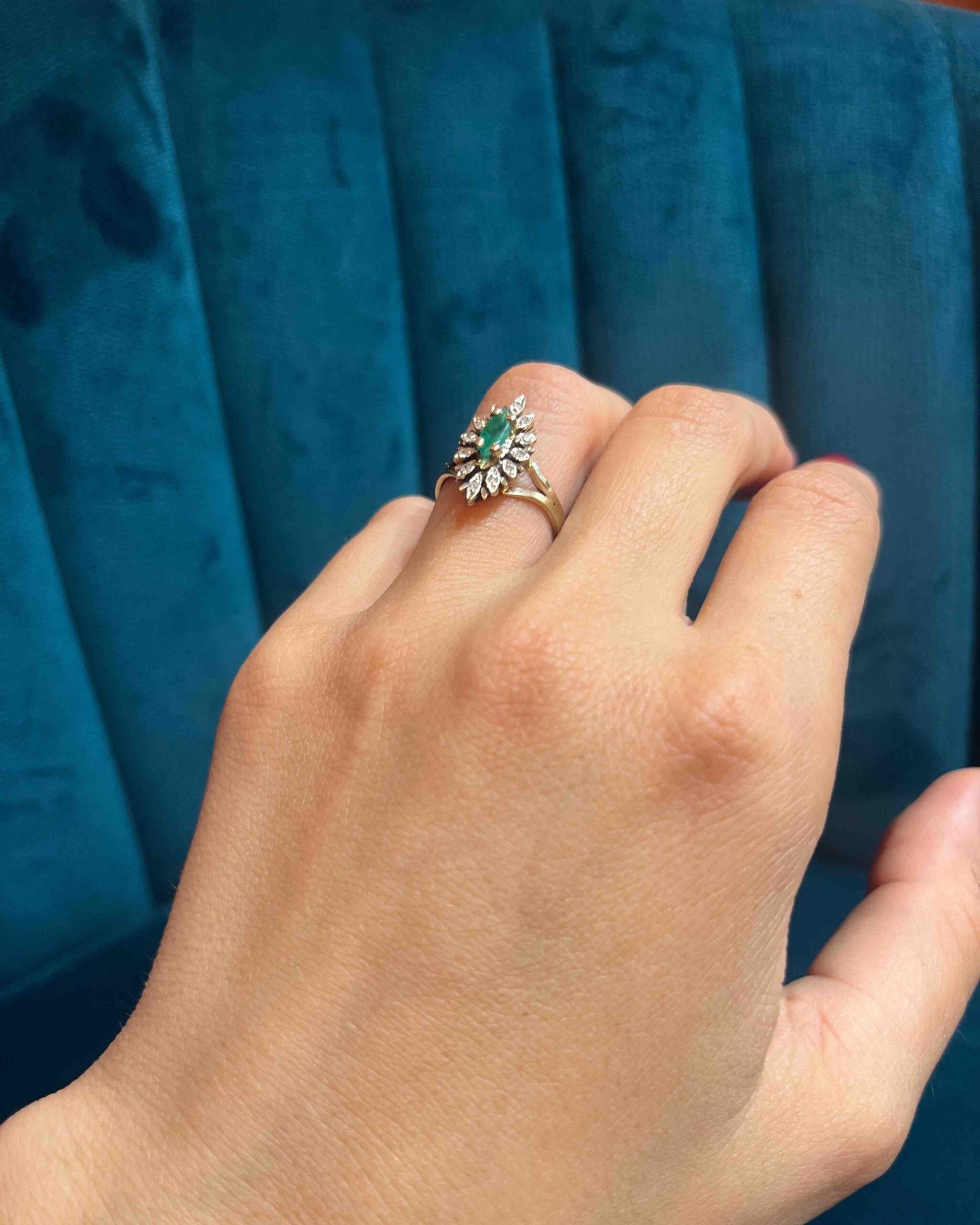 Anillo "Chélia" con margaritas de esmeralda y diamantes