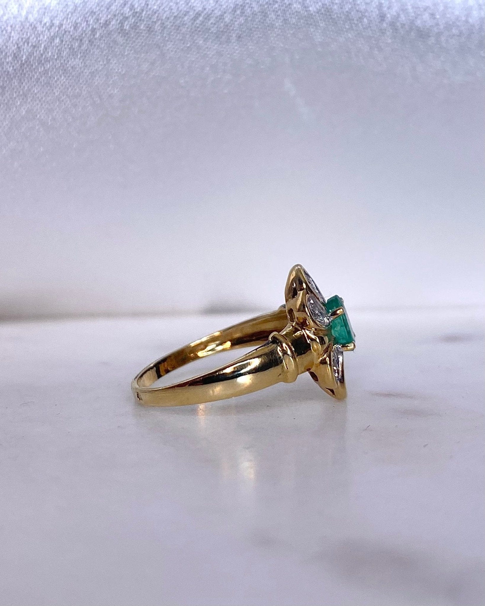 Bague Marguerite Émeraude 0.30 carat & Diamants "Aëla” - Elliade Paris