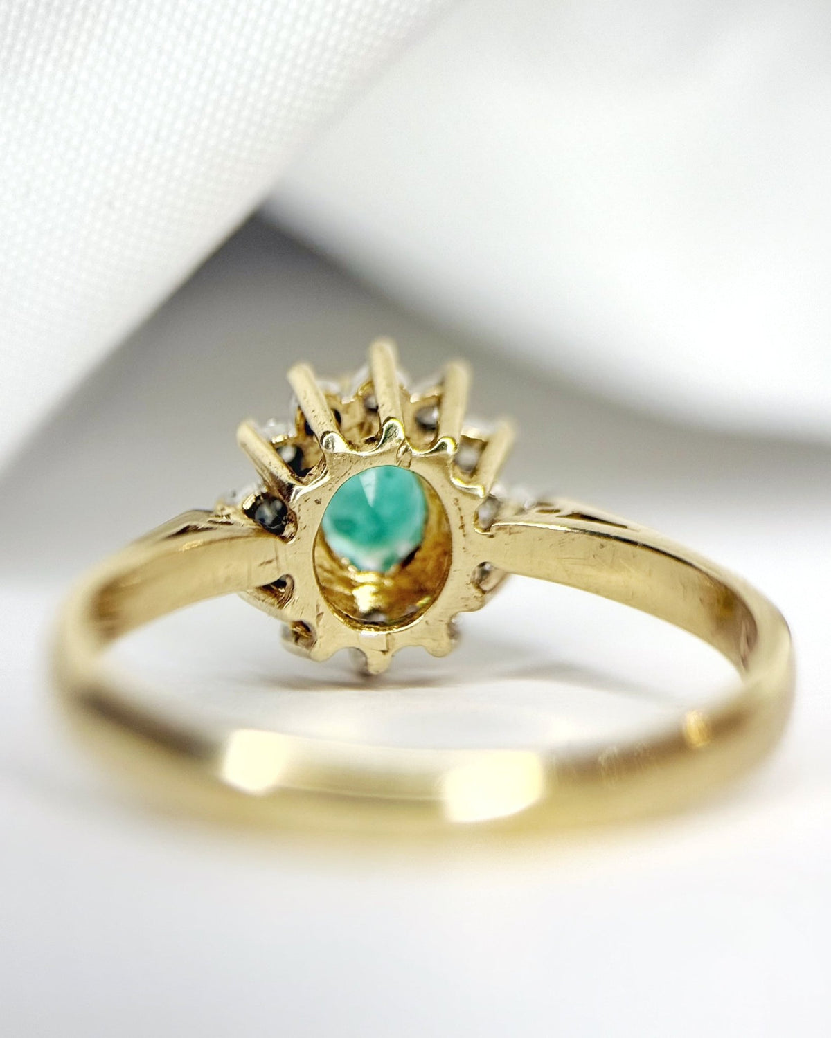 Bague Marguerite Émeraude 0.30 carat & Diamants "Agnes" - Elliade Paris