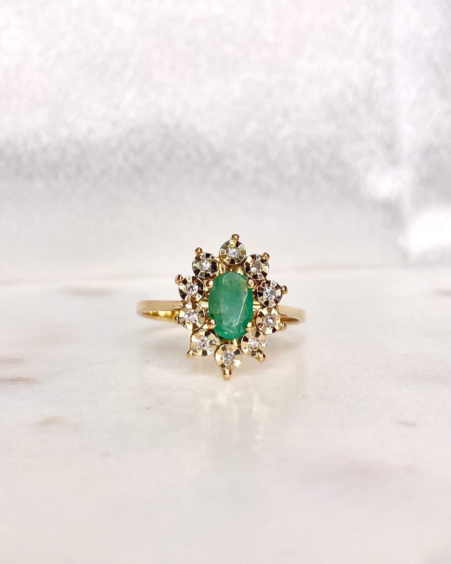 Bague Marguerite Émeraude 0.35 carat & Diamants "Lorea" - Elliade Paris