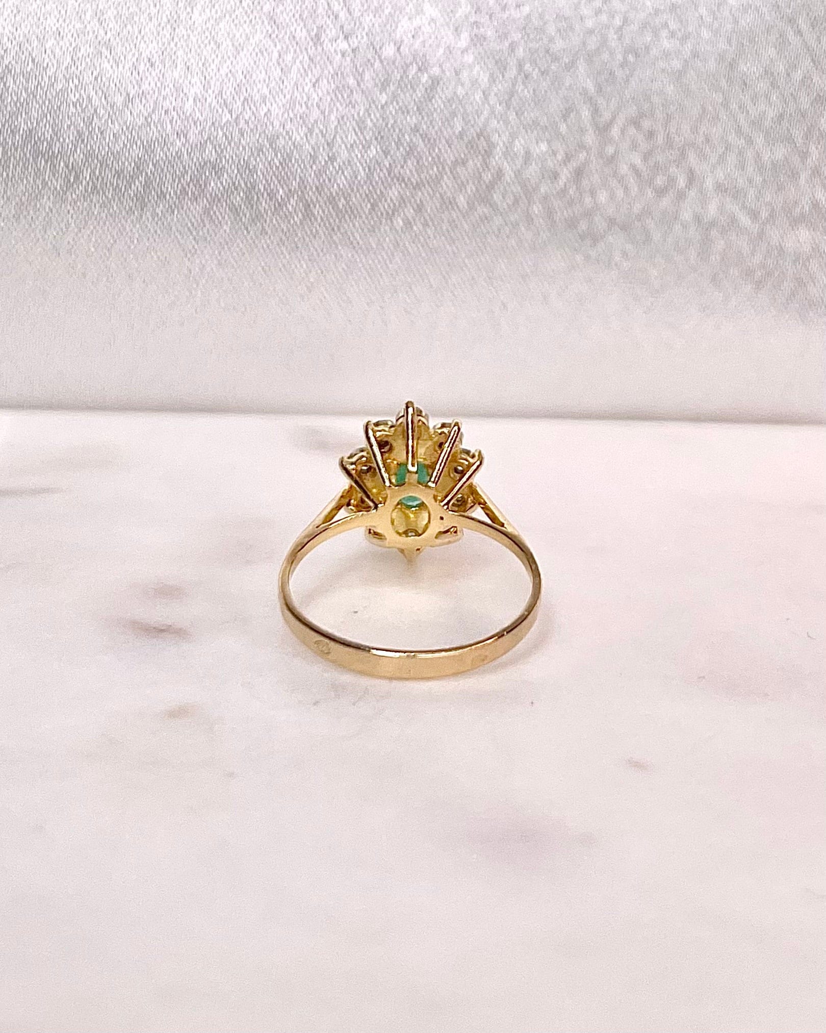 Bague Marguerite Émeraude 0.35 carat & Diamants "Lorea" - Elliade Paris