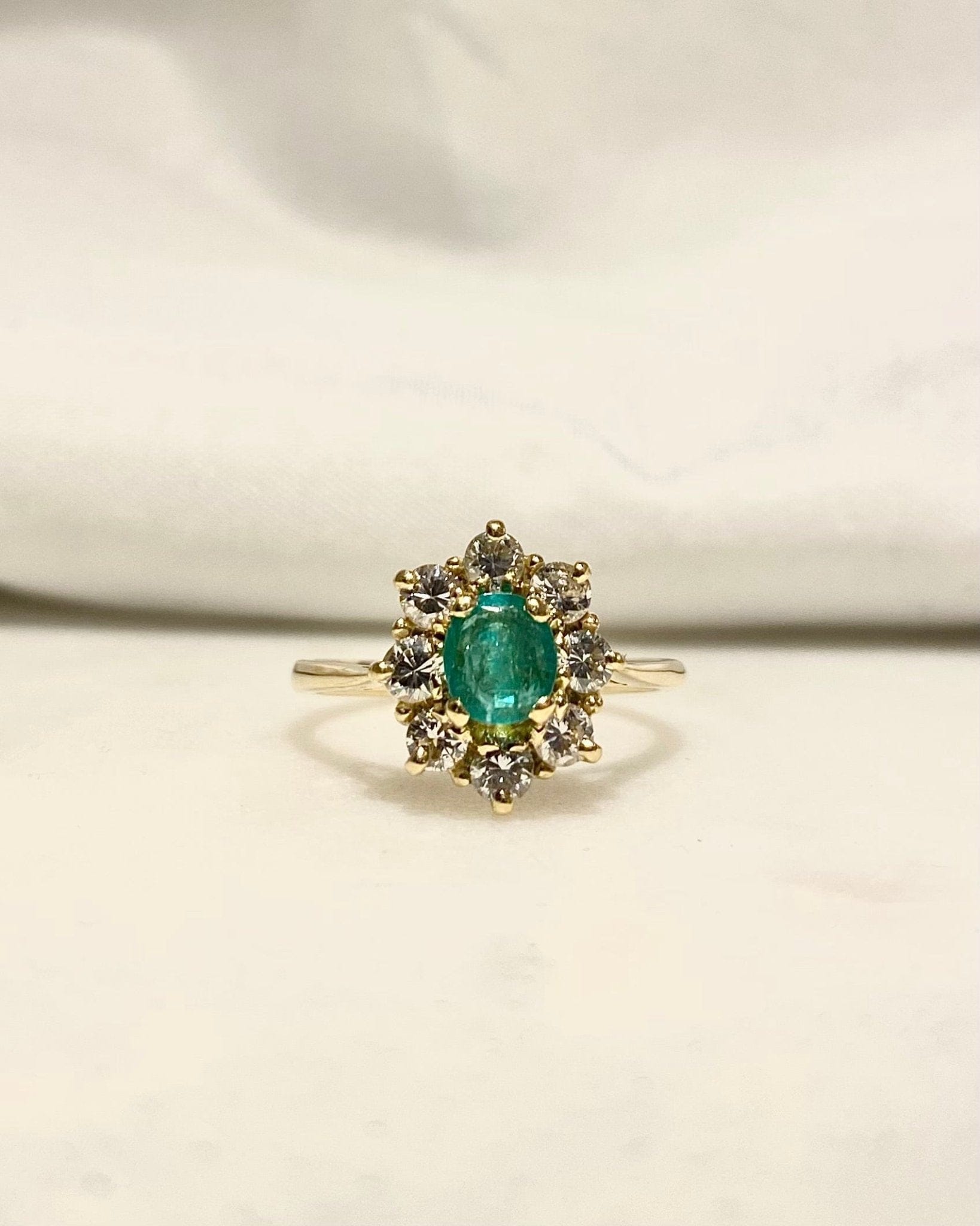 Bague Marguerite Emeraude 0.38 carat & Diamants "Lunéria" - Elliade Paris