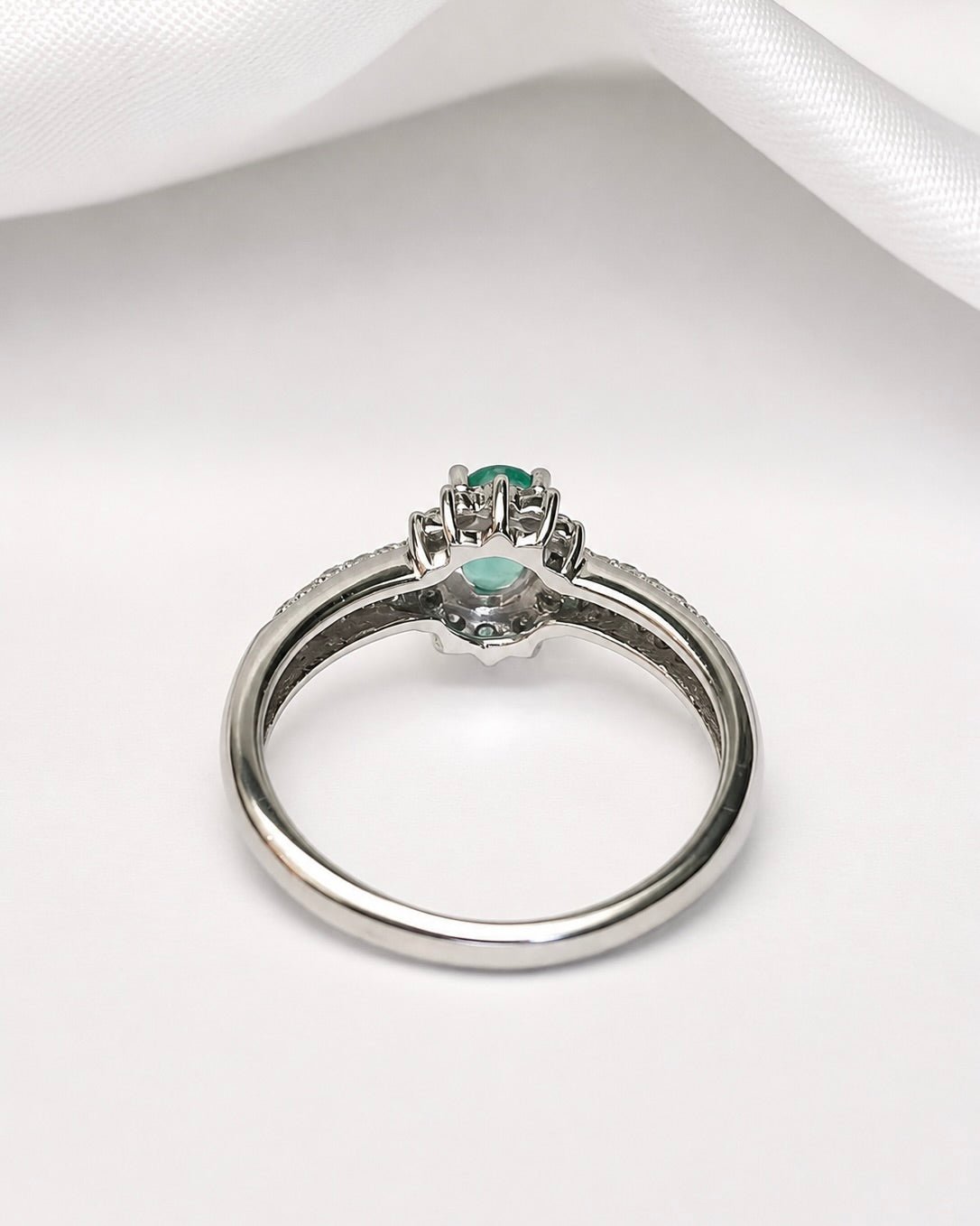 Bague Marguerite Émeraude 0.40 carat & Diamants 0.42 carat "Amélie" - Elliade Paris