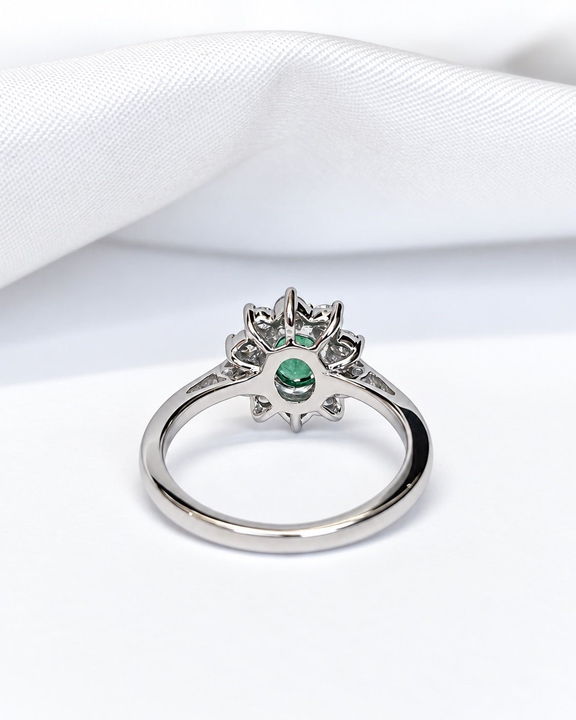 Bague Marguerite Émeraude 0.42 carat & Diamants 0.30 carat "Dona" - Elliade Paris
