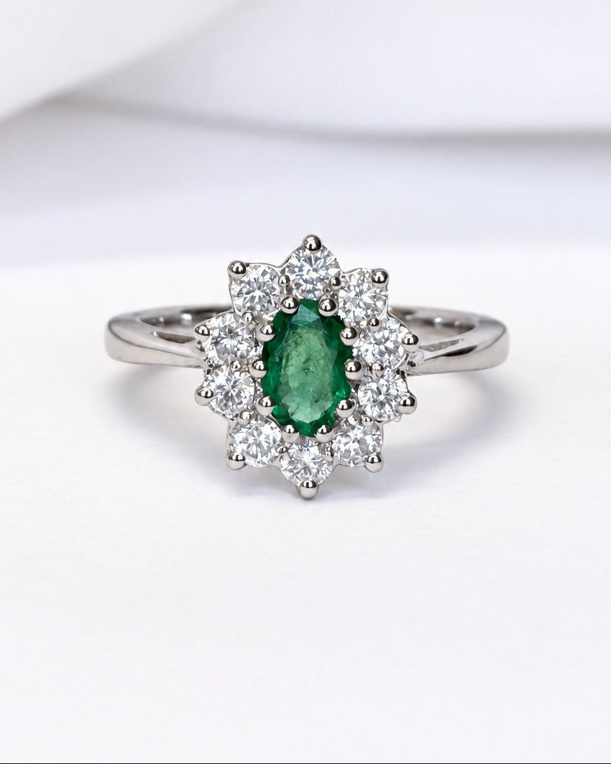 Bague Marguerite Émeraude 0.42 carat & Diamants 0.30 carat "Dona" - Elliade Paris