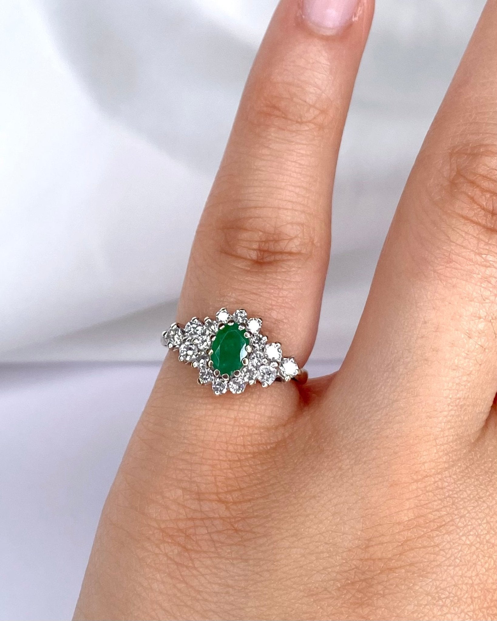 Bague Marguerite Émeraude 0.44 carat & Diamants 0.48 carat "Suzanne" - Elliade Paris
