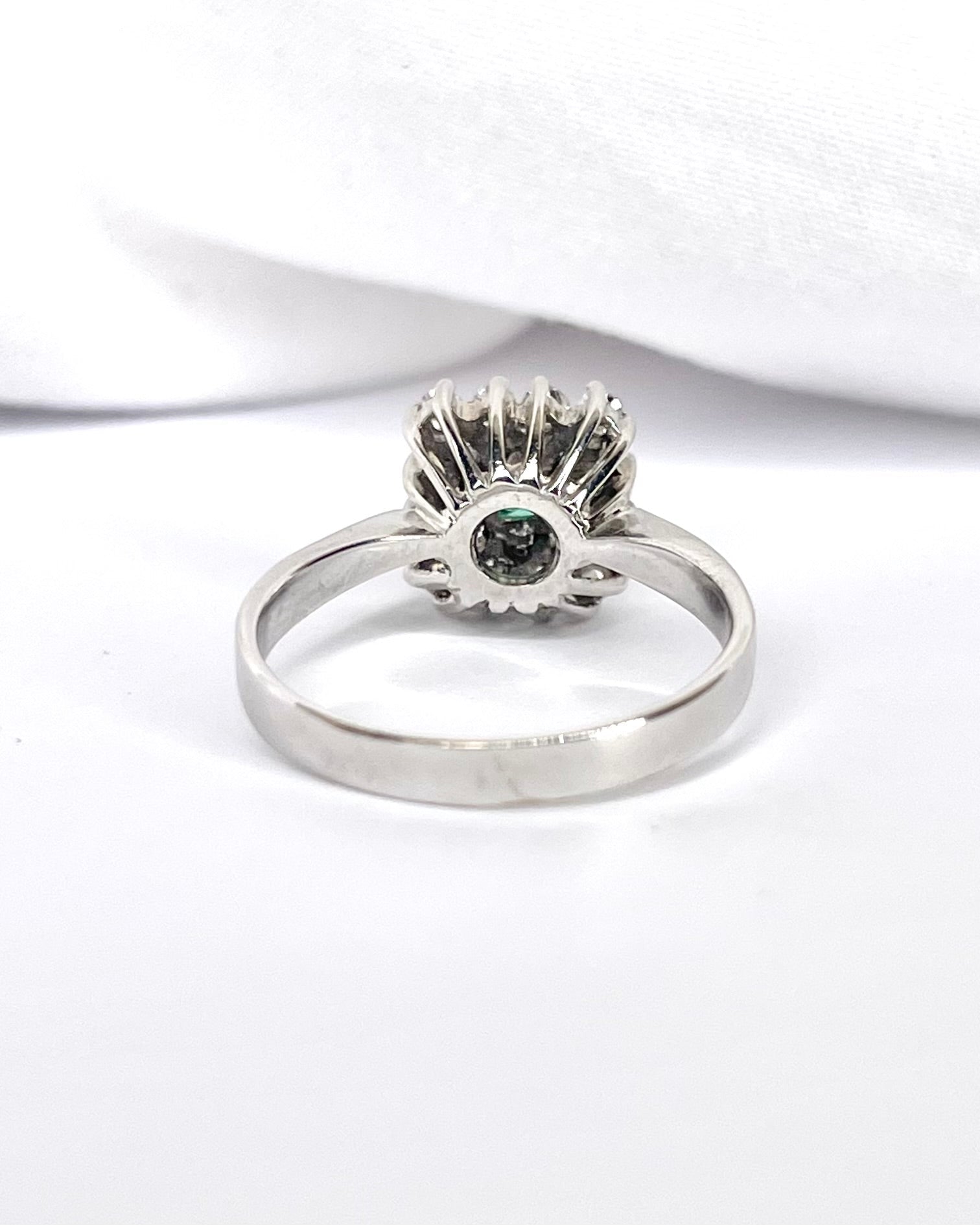 Bague Marguerite Émeraude 0.45 carat & Diamants 4.24g "Tania" - Elliade Paris