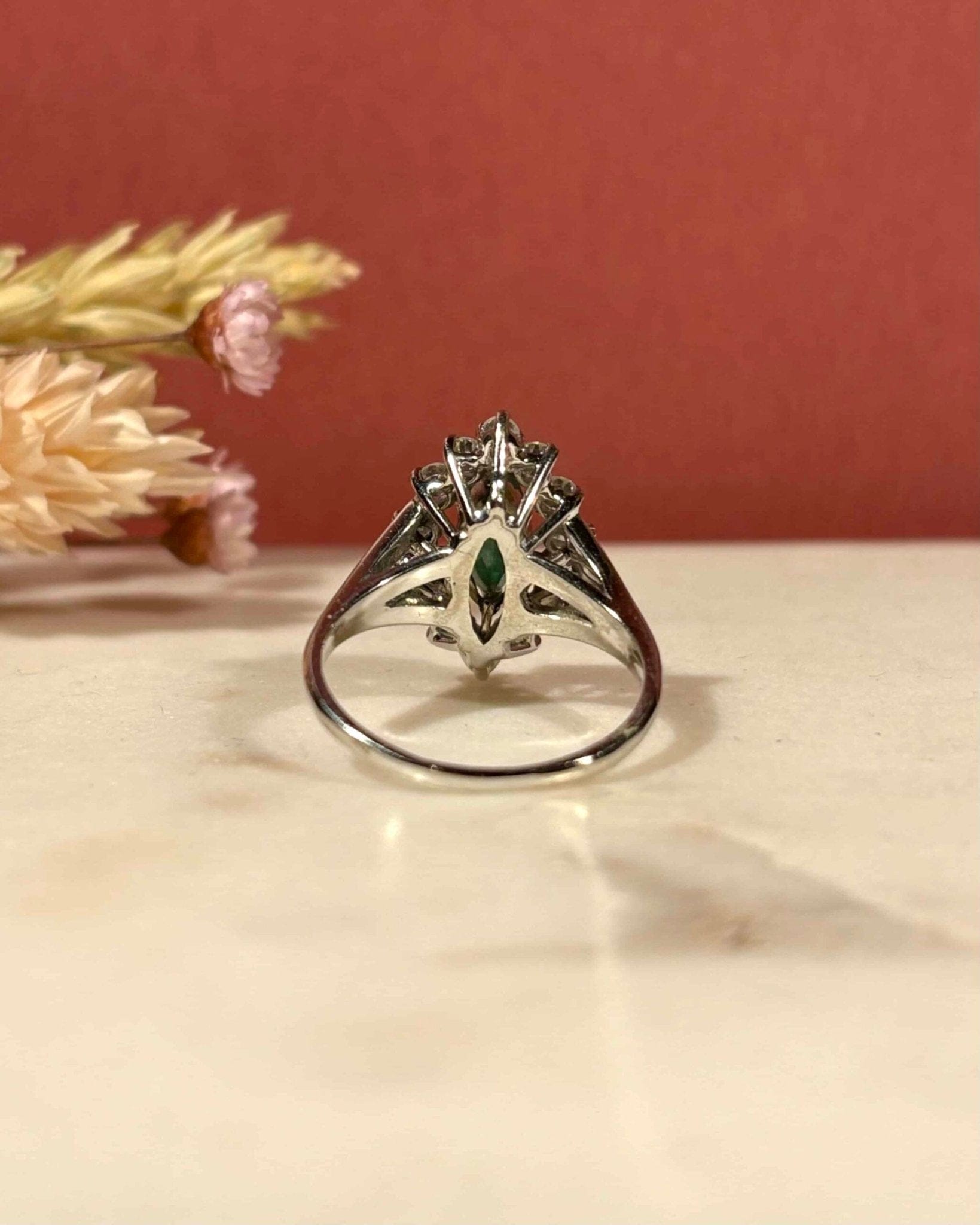 Bague Marguerite Émeraude 0.45 carat & Diamants "Maéa" - Elliade Paris