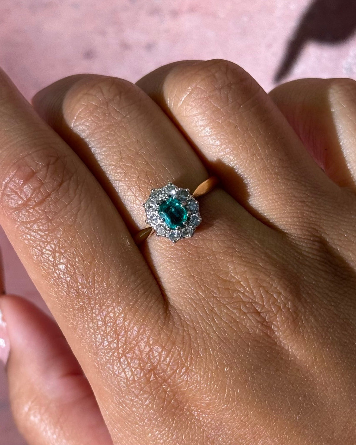 Bague Marguerite Émeraude 0.48 carat & Diamants 0.40 carat "Ludwig" - Elliade Paris