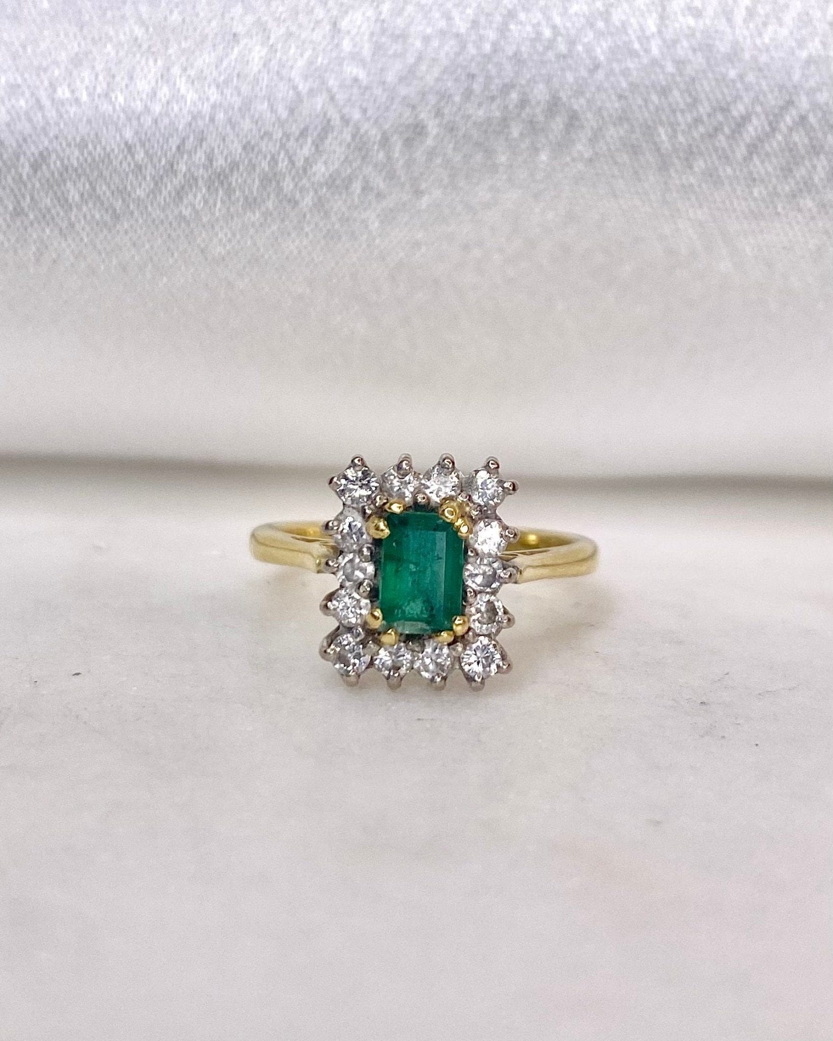 Bague Marguerite Émeraude 0.50 carat et Diamants "Briara" - Elliade Paris