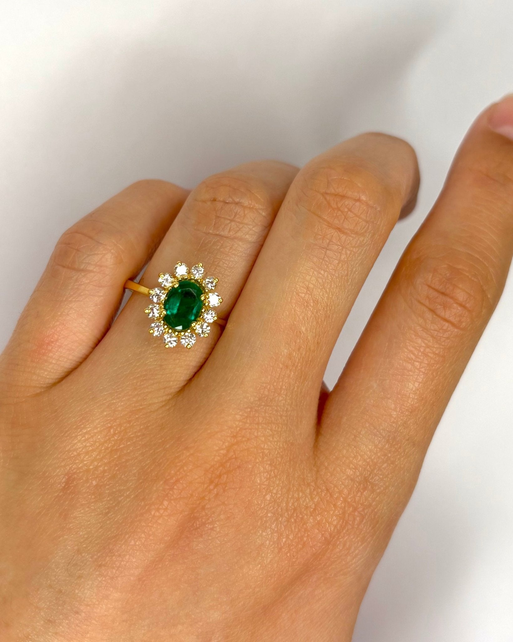 Bague Marguerite Émeraude 0.54 carat & Diamants 0.36 carat "Margrethe" - Elliade Paris