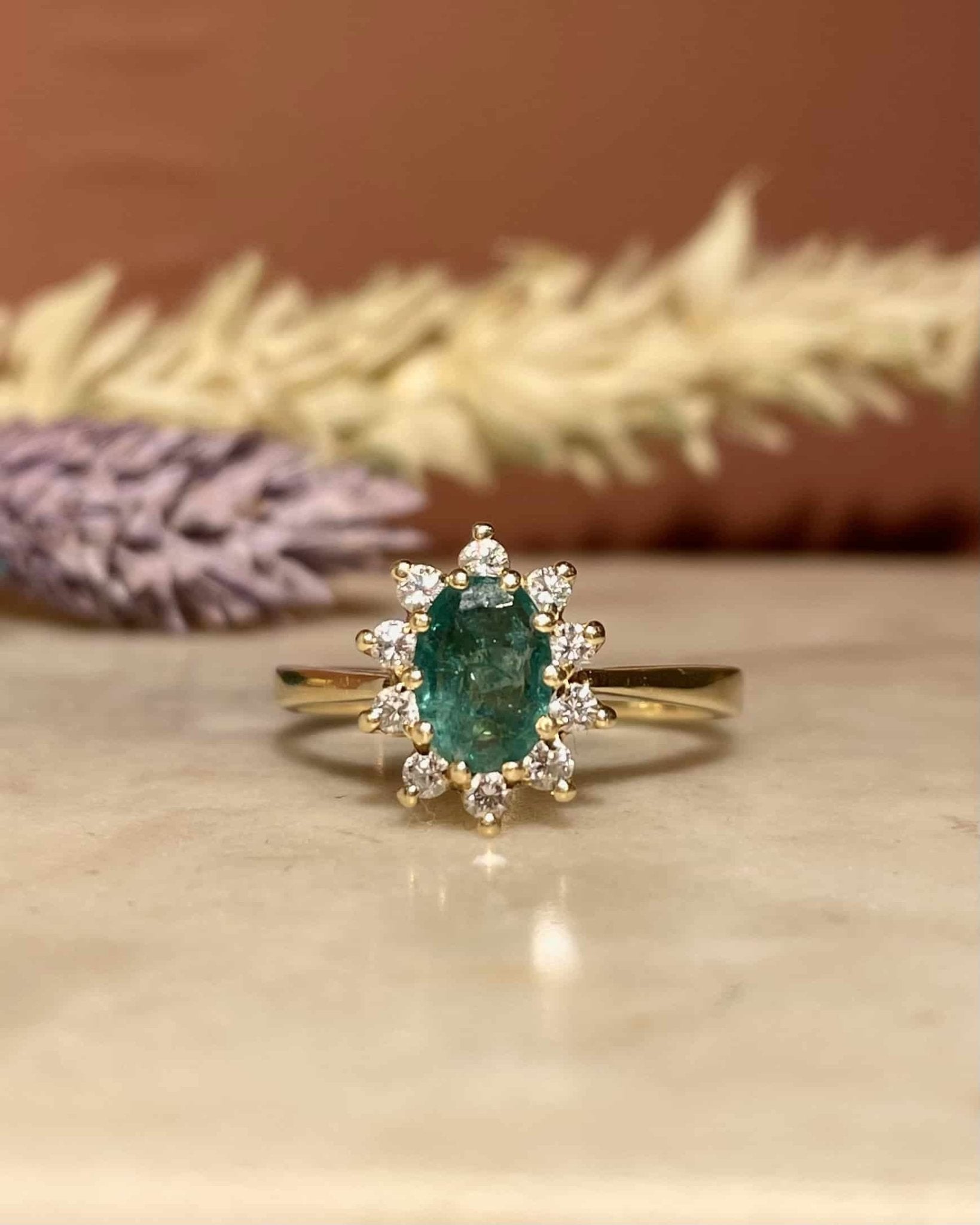 Bague Marguerite Émeraude 0.55 carat & Diamants "Loreline" - Elliade Paris