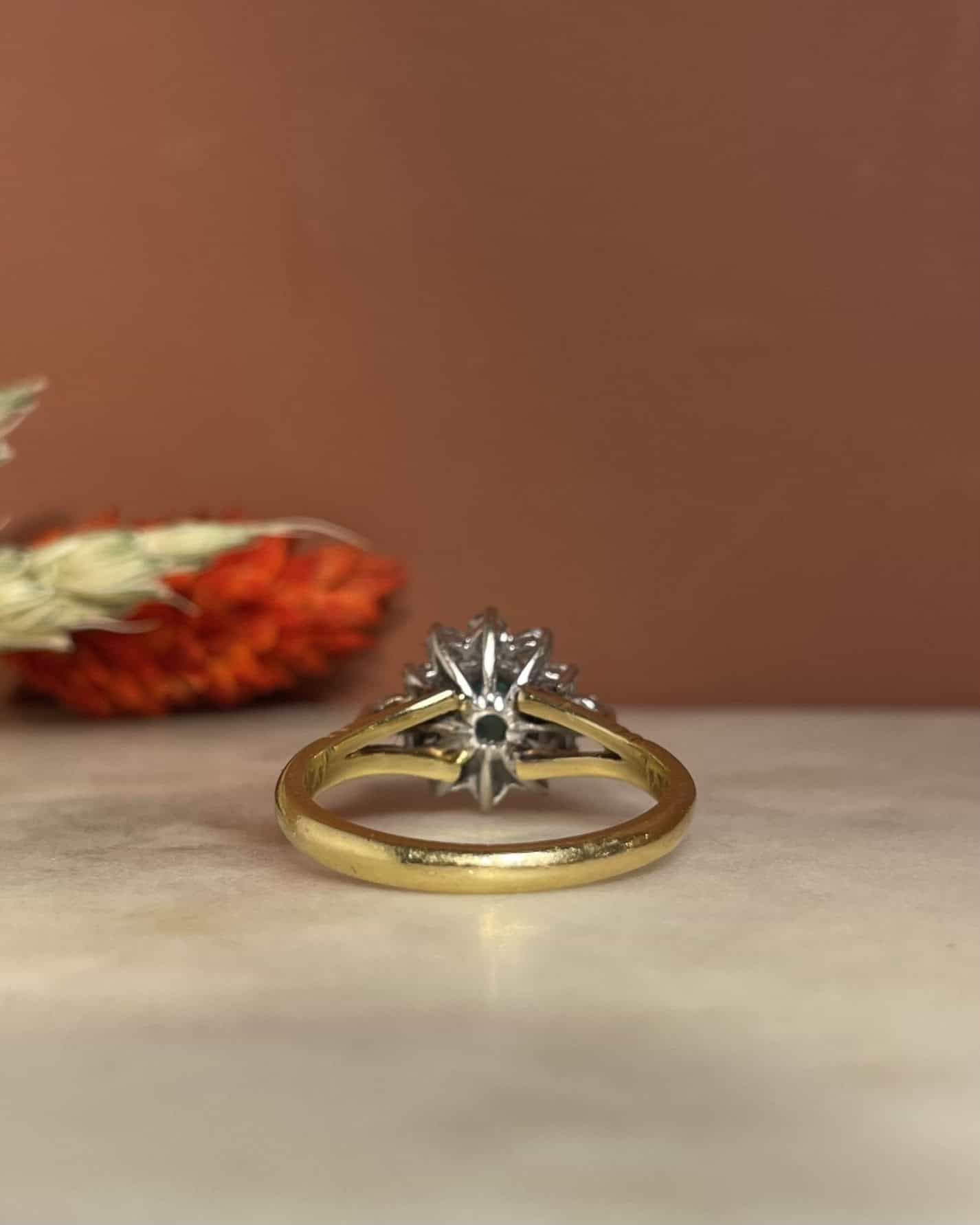 Bague Marguerite Émeraude 0.55 carat & Diamants "Philipa" - Elliade Paris